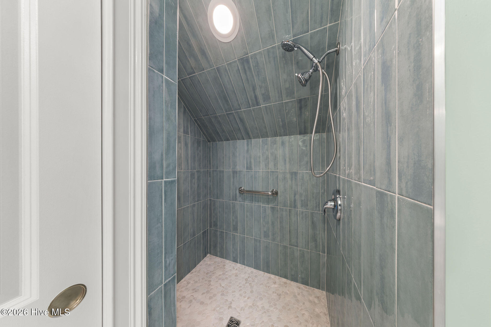 100556154 | Photo 51