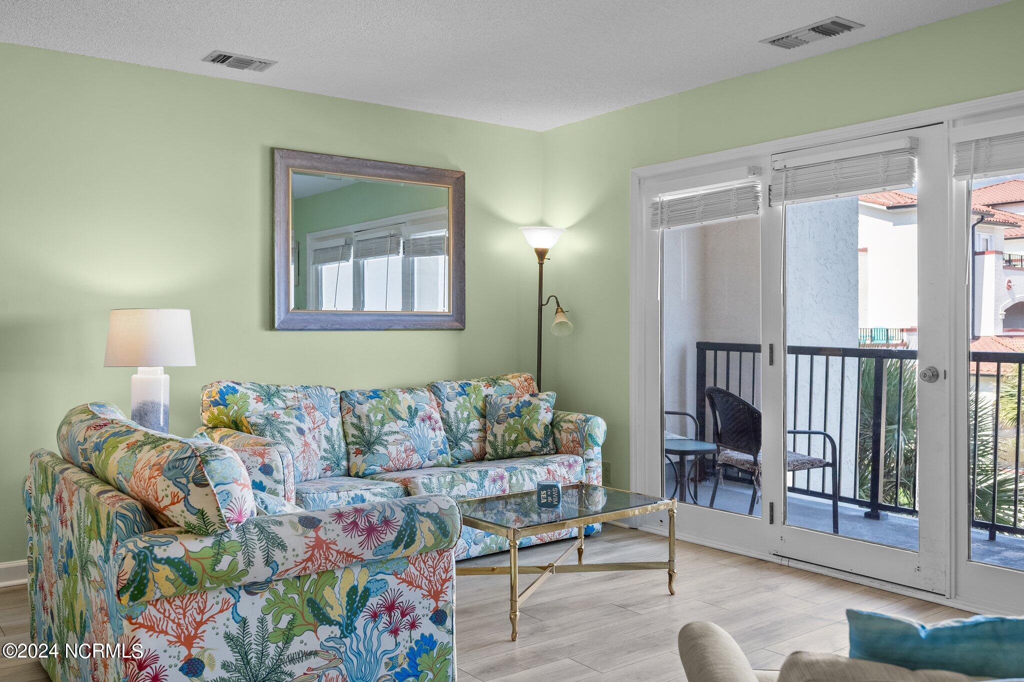 100461796 | Photo 12