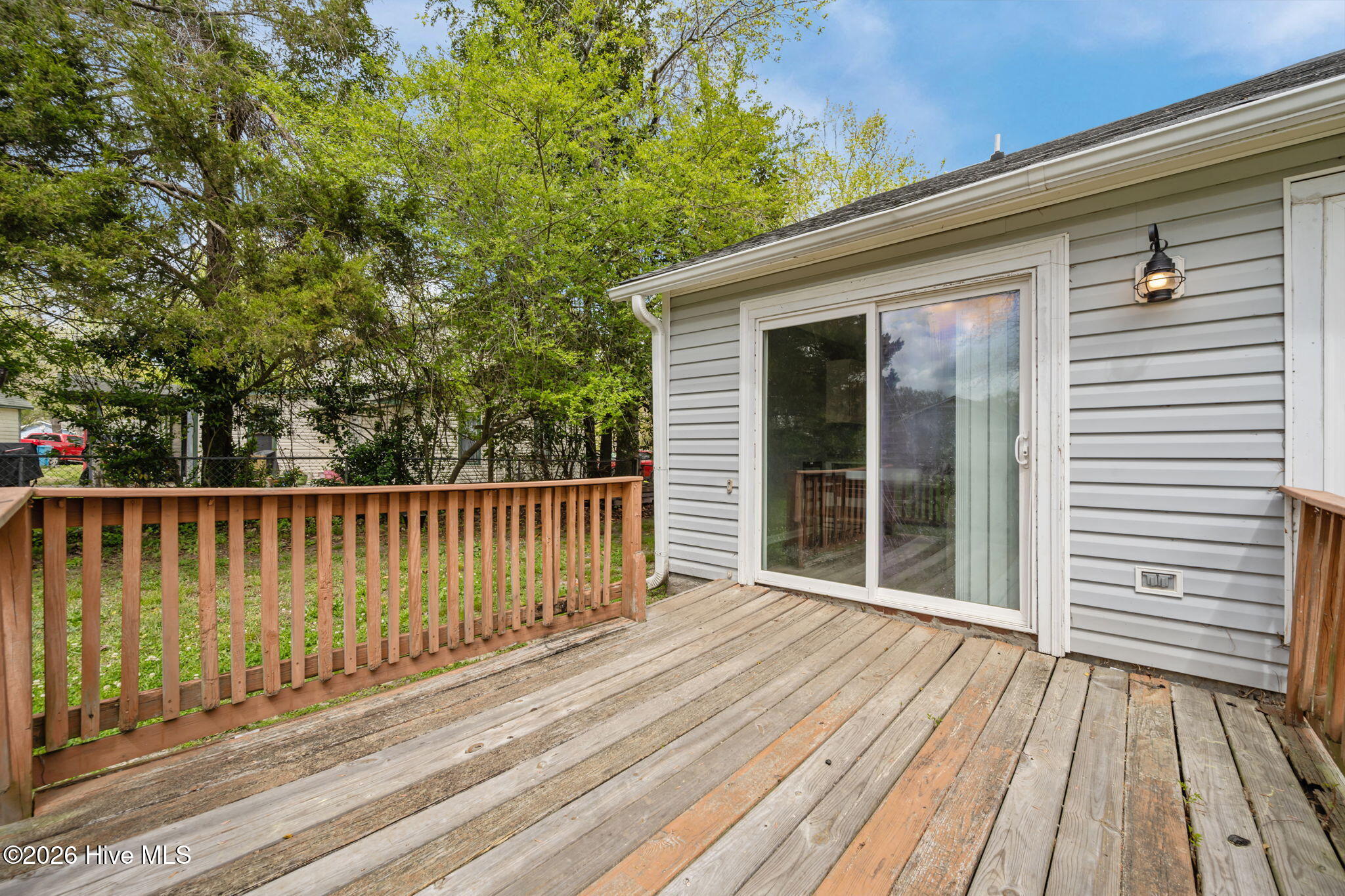 100563828 | Photo 30