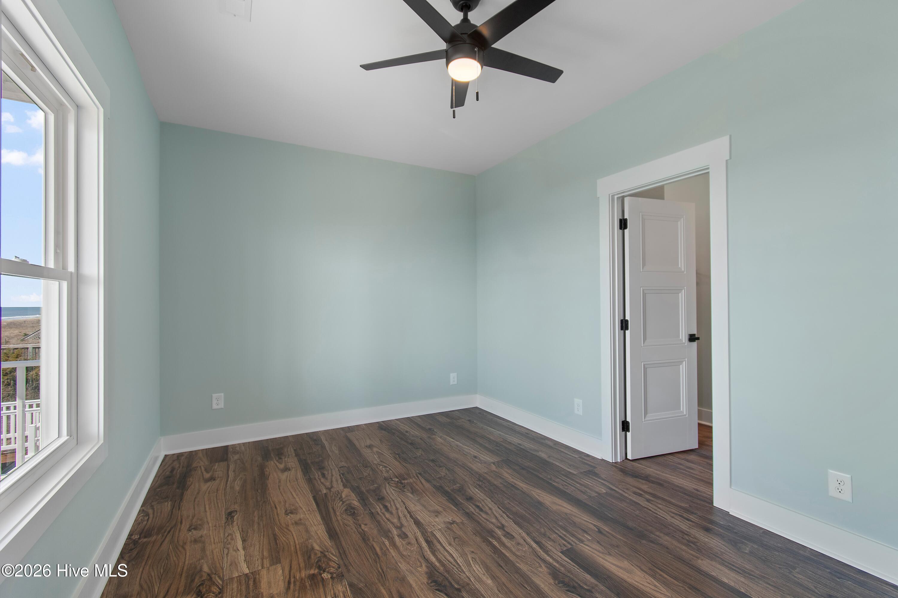 100525710 | Photo 37