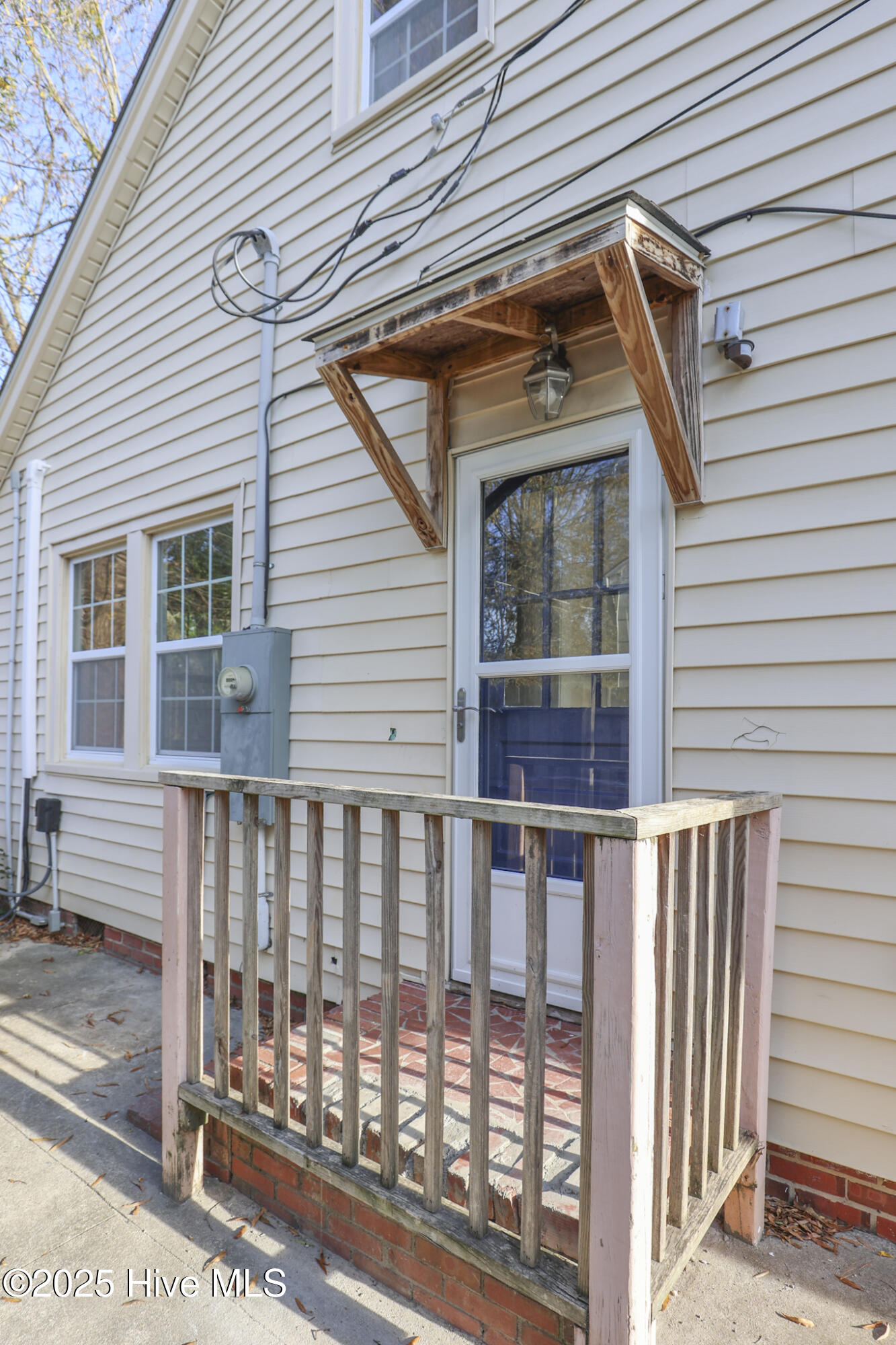 100542091 | Photo 44