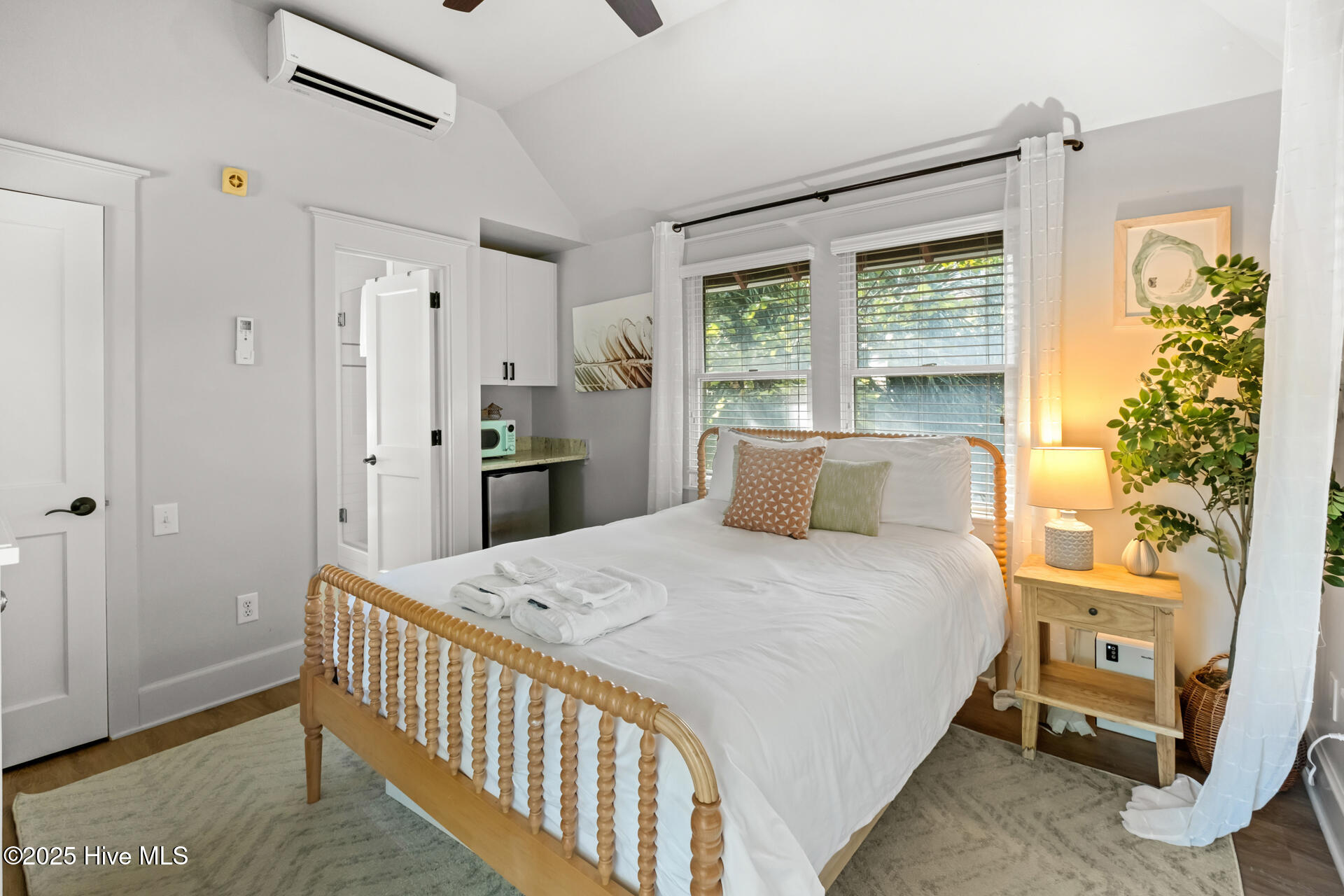 100534470 | Photo 18