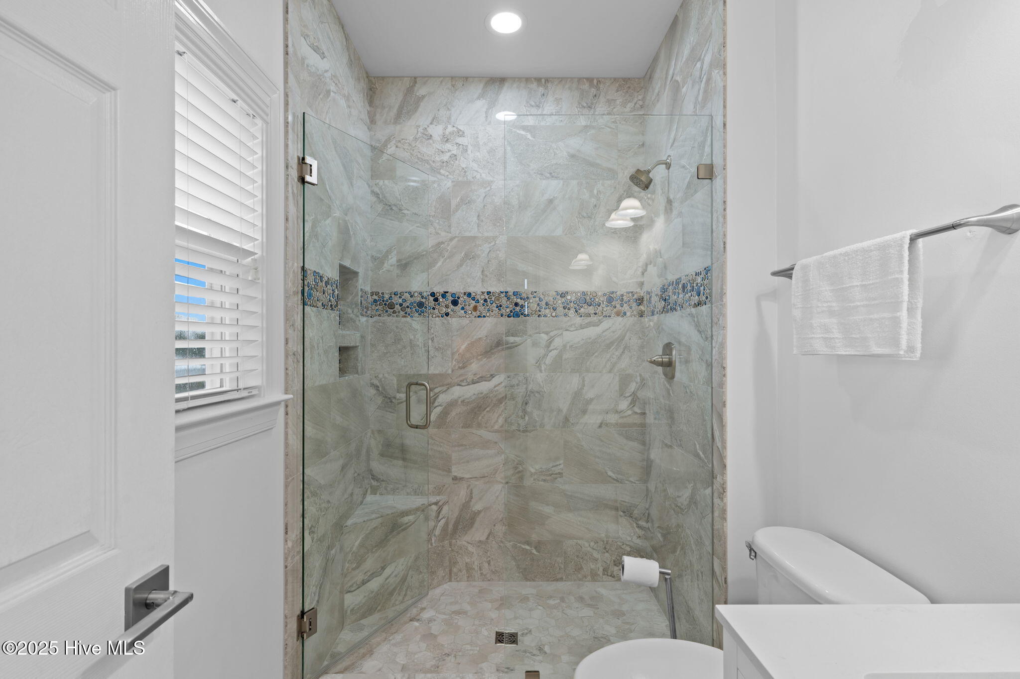 100513895 | Photo 69