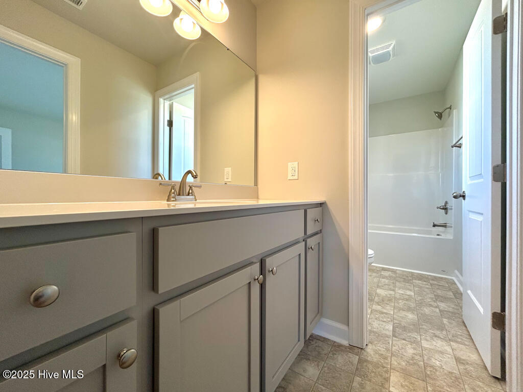 100522235 | Photo 47