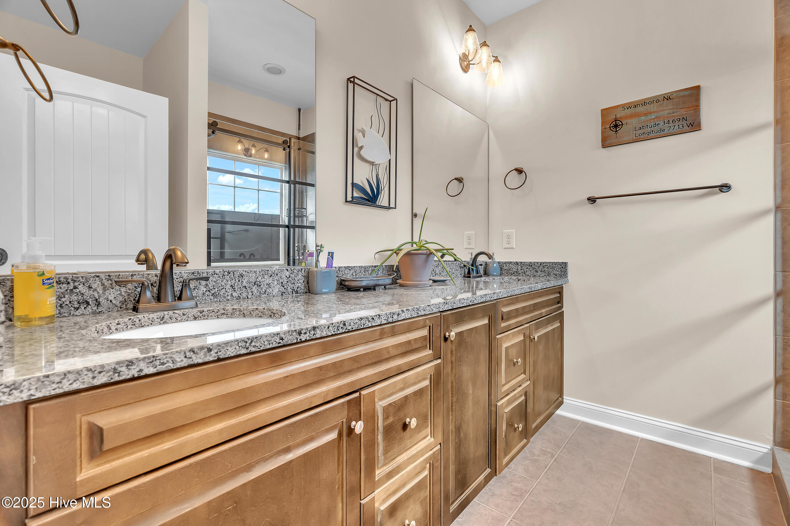 100546927 | Photo 46