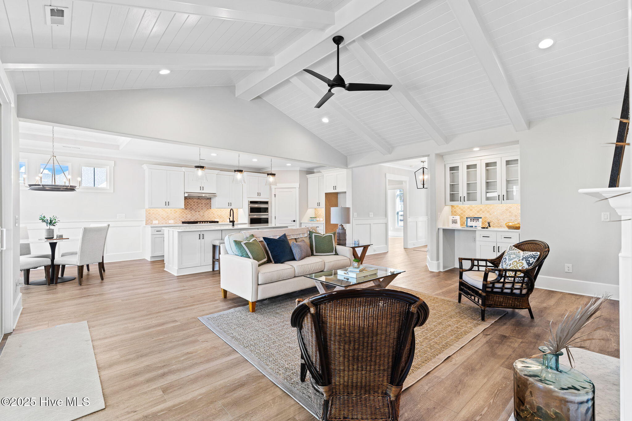 100522532 | Photo 14