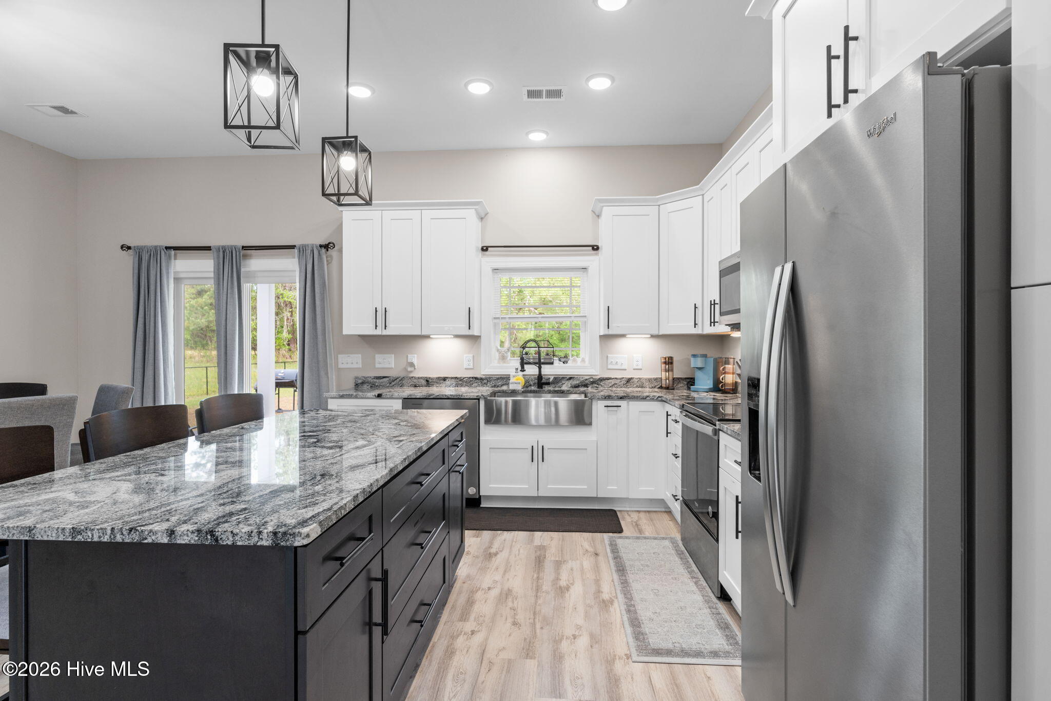 100565582 | Photo 12