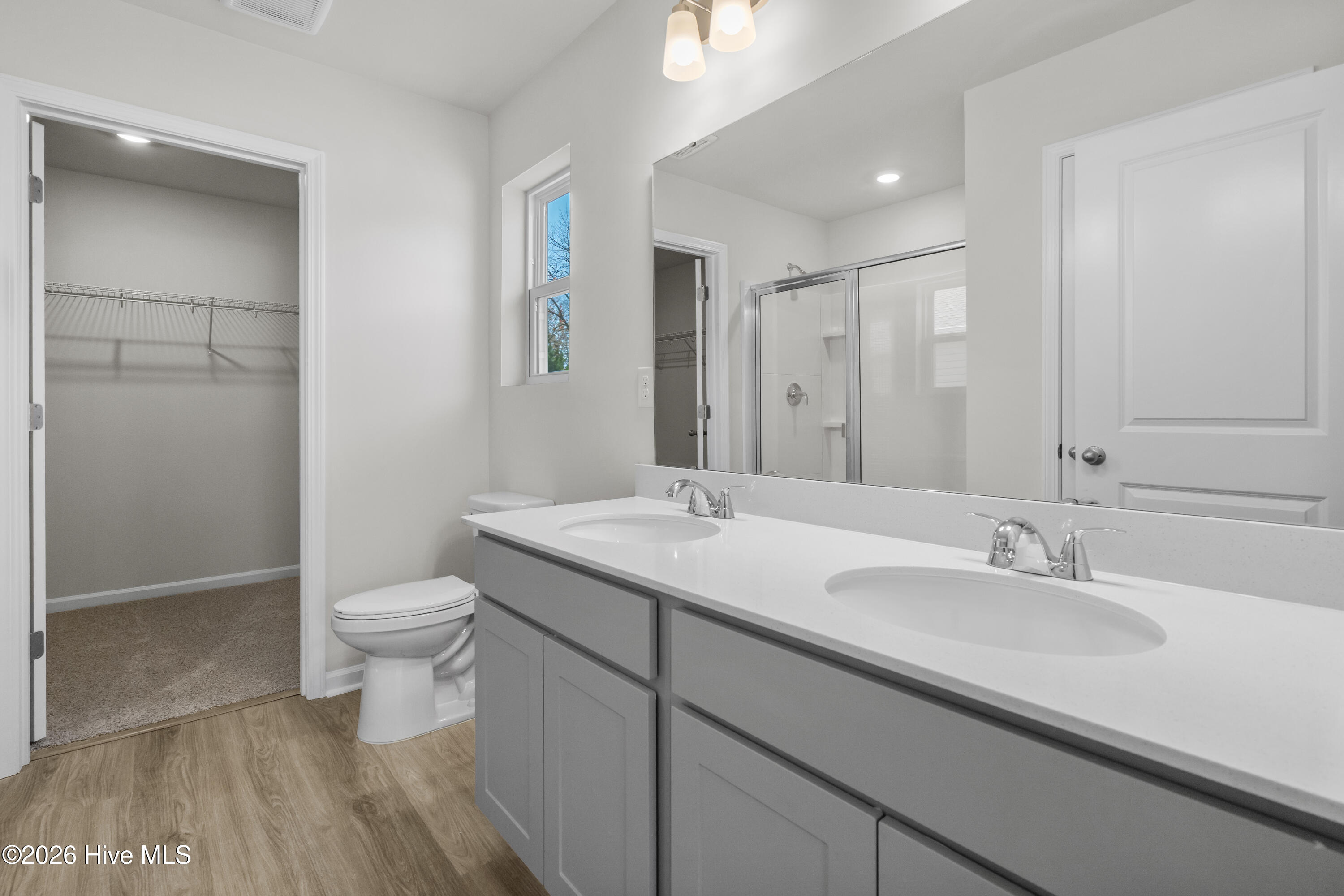 100550228 | Photo 24