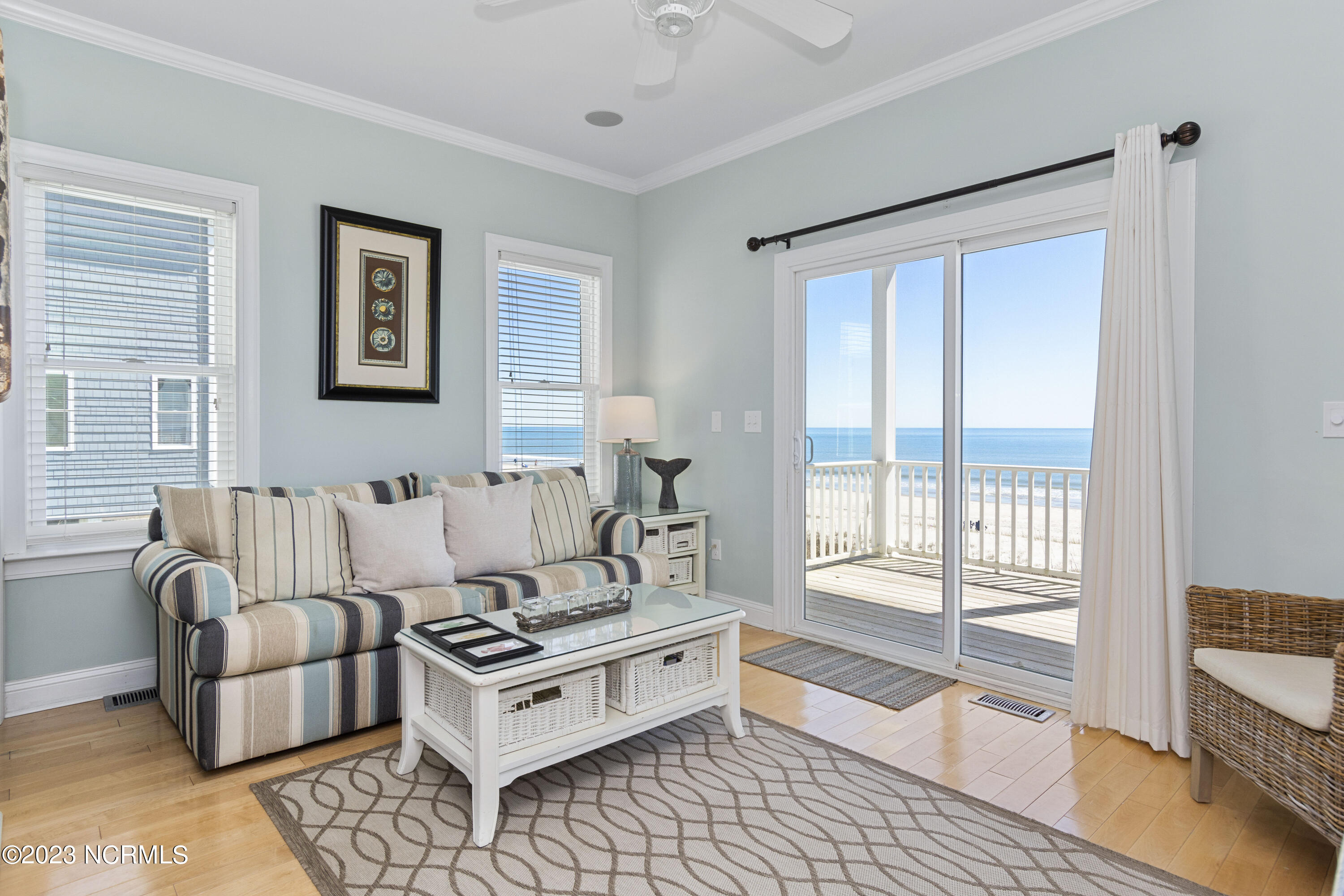 100565817 | Photo 24