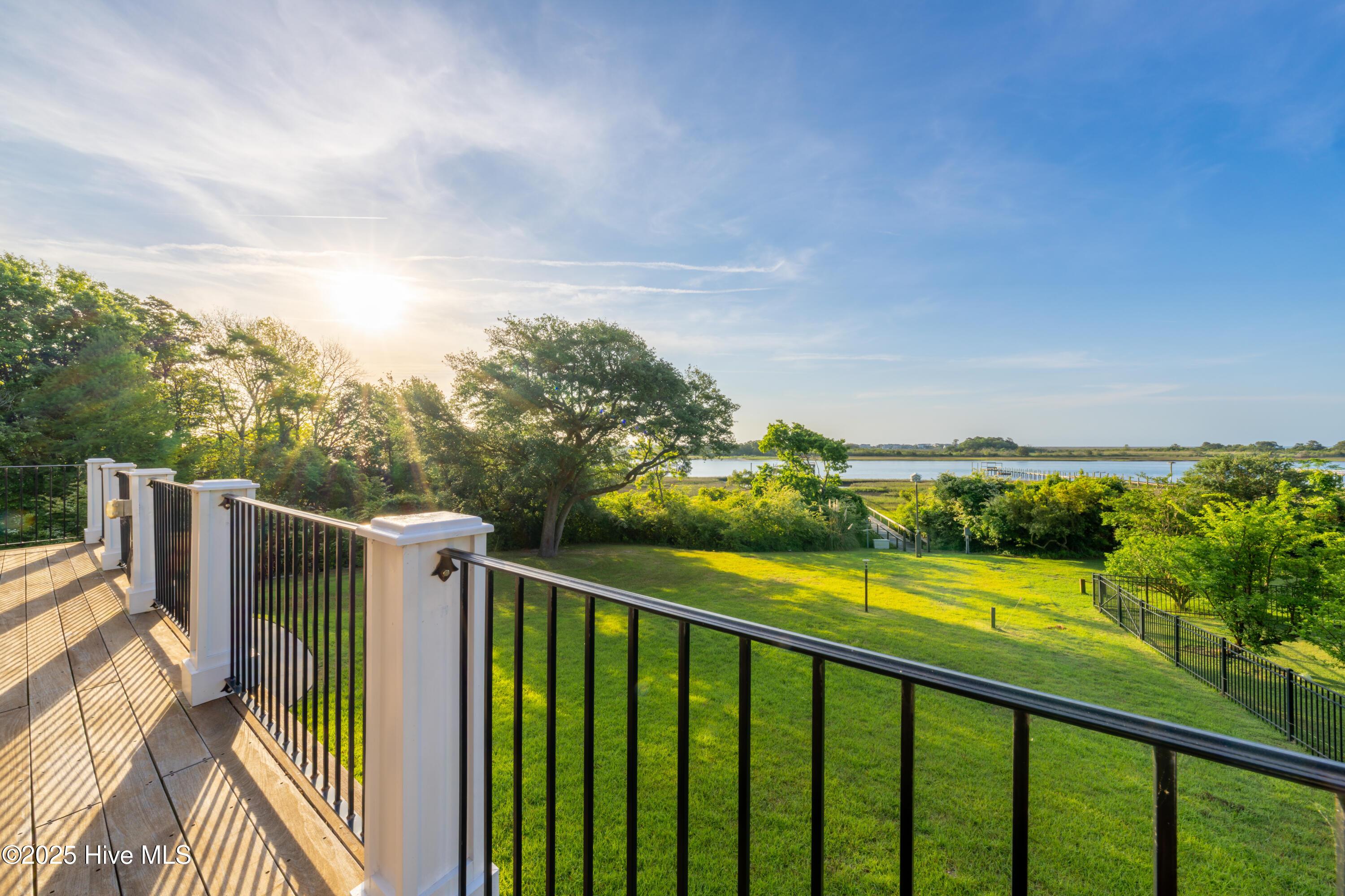 100506223 | Photo 46