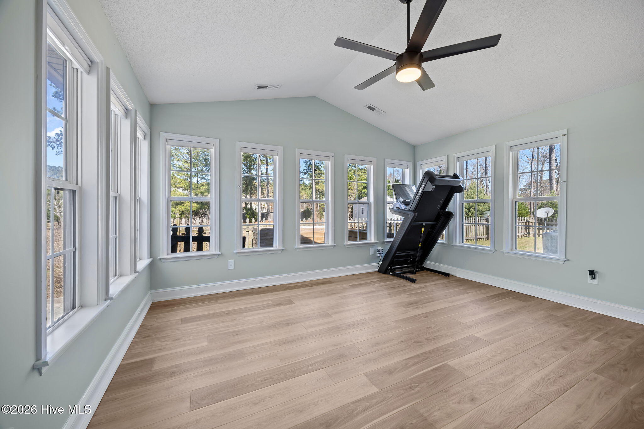 100561724 | Photo 19