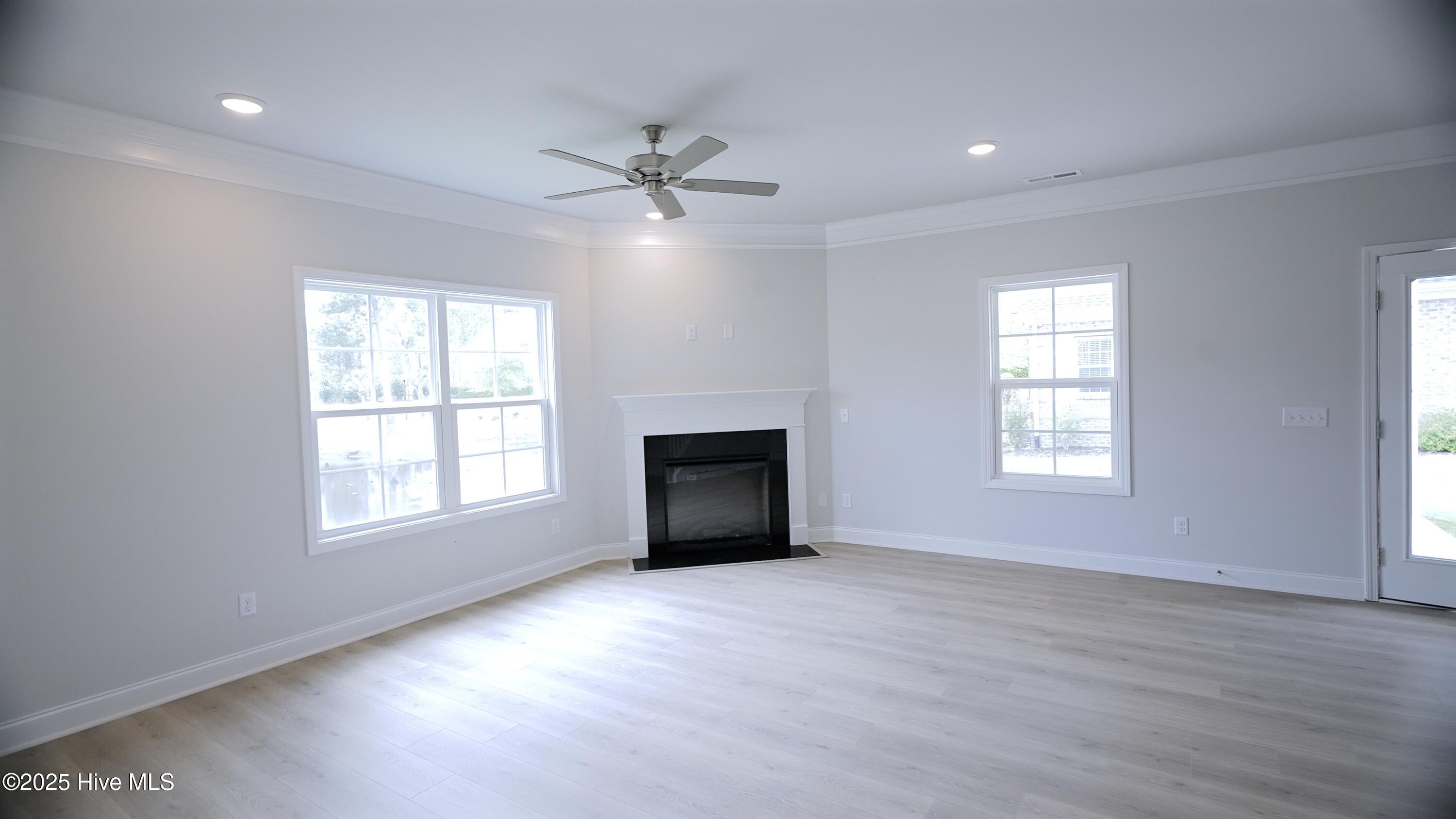 100428126 | Photo 12