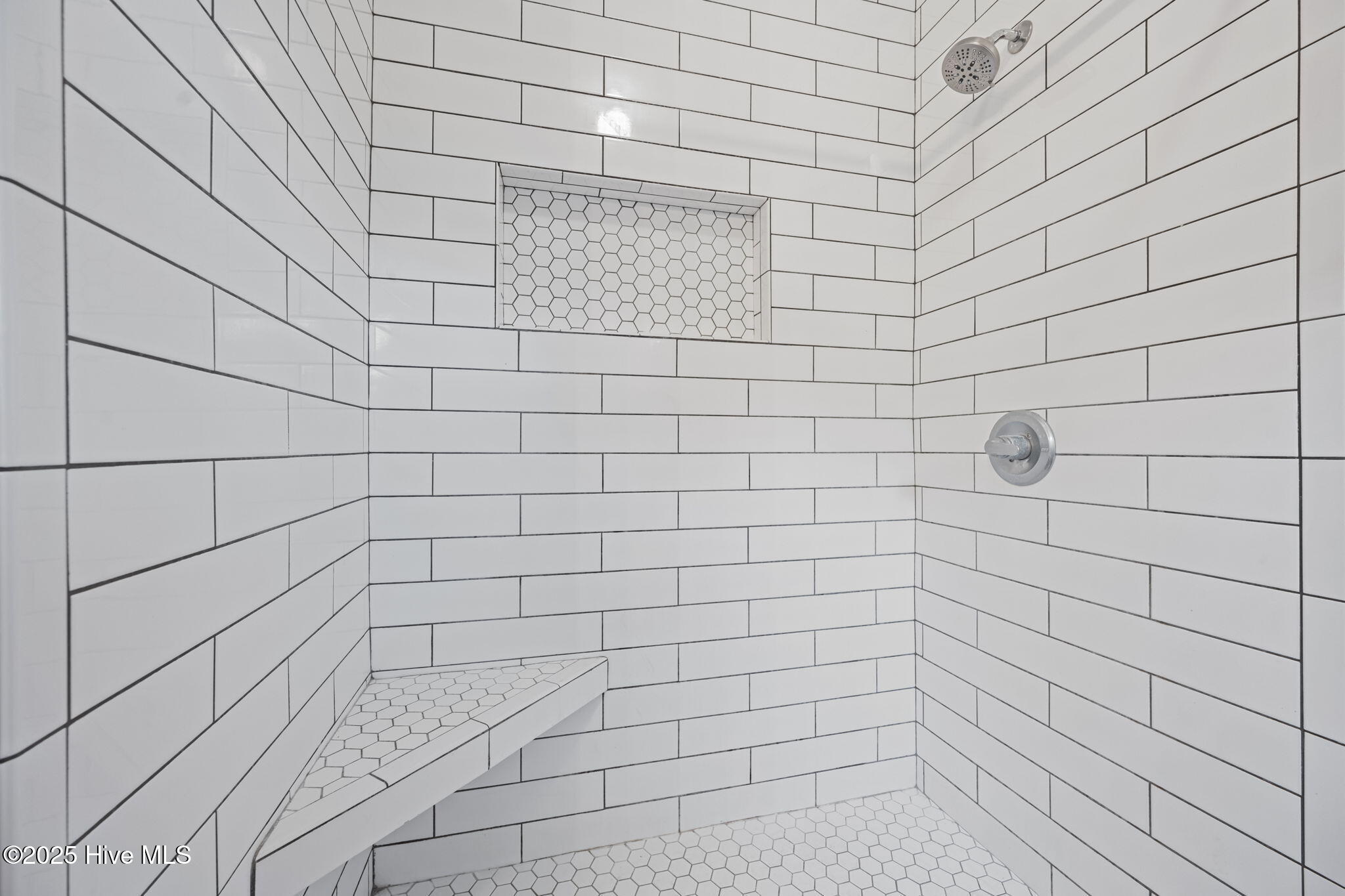 100542743 | Photo 25