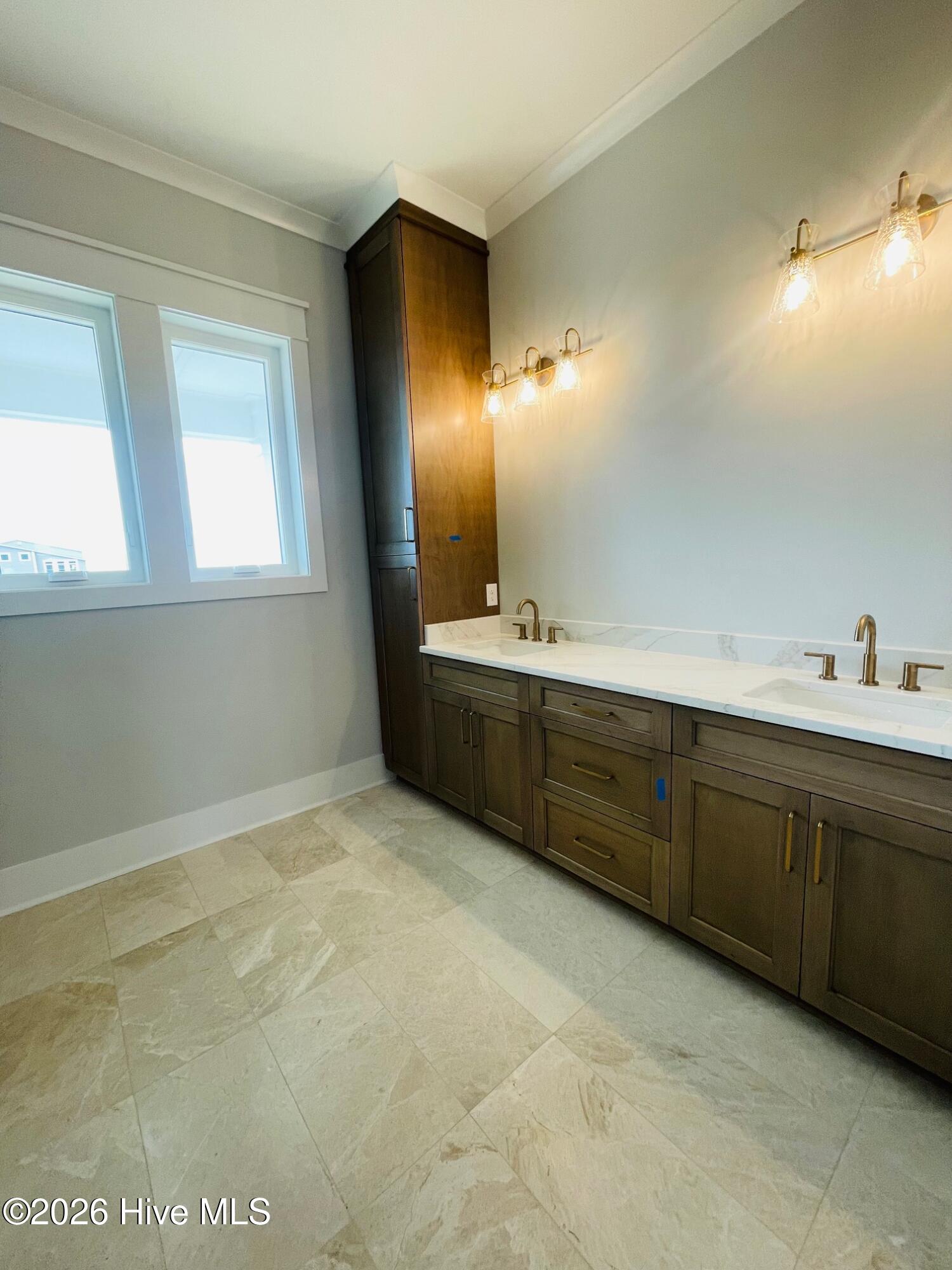 100560037 | Photo 17