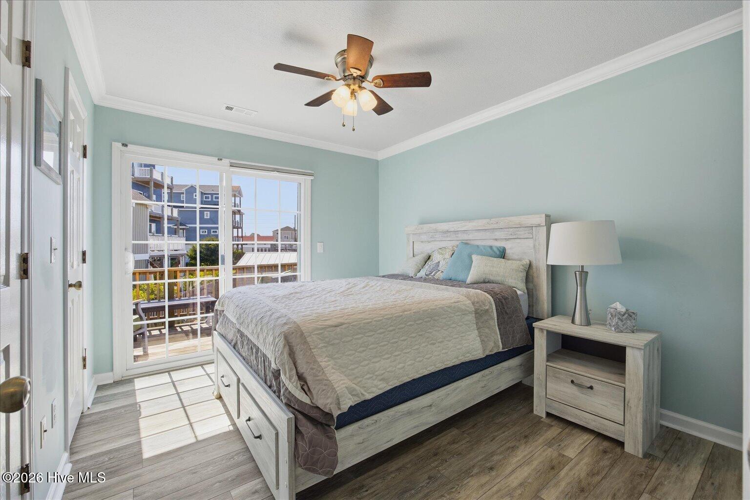 100570154 | Photo 50