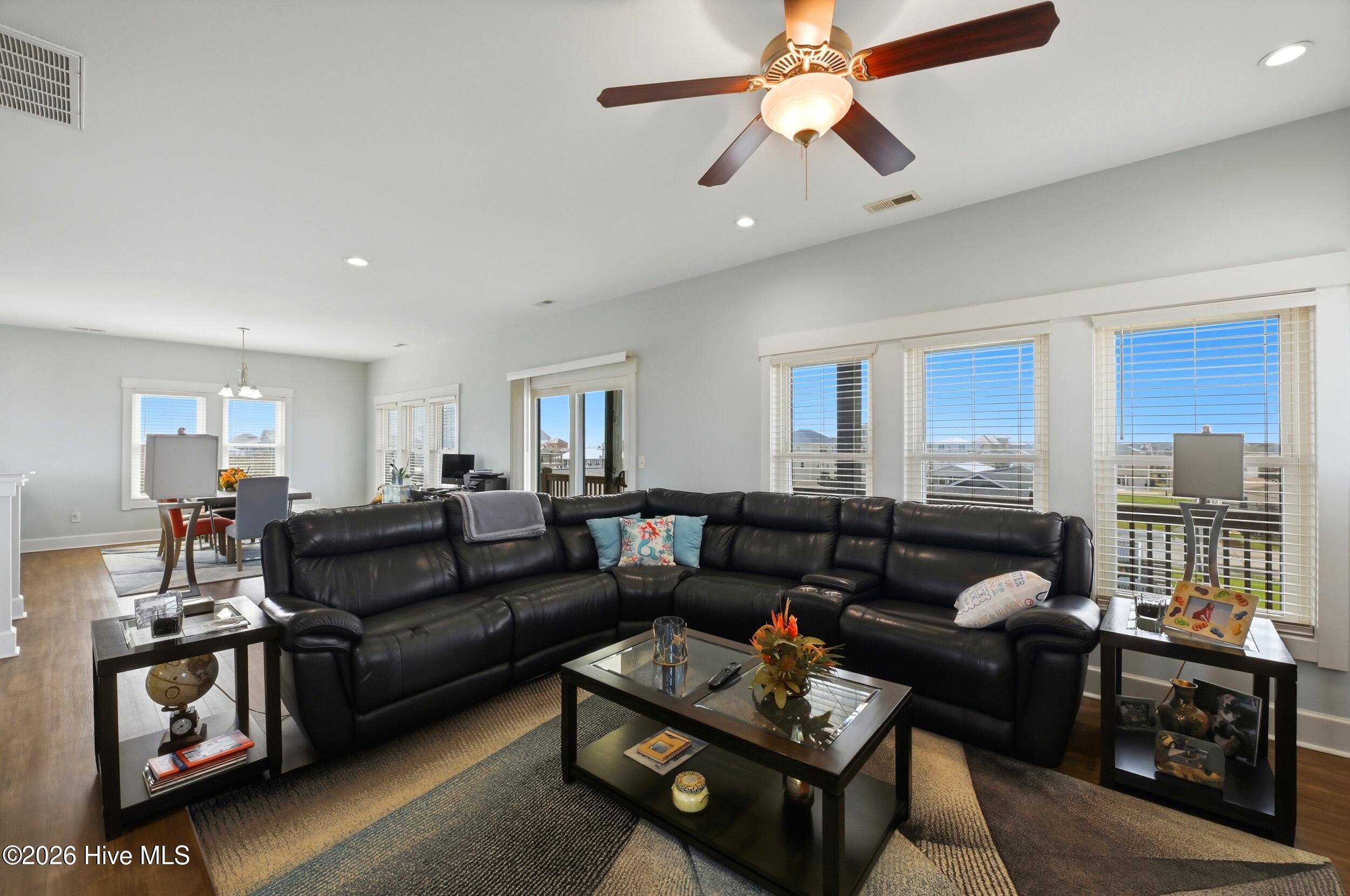 100566113 | Photo 10