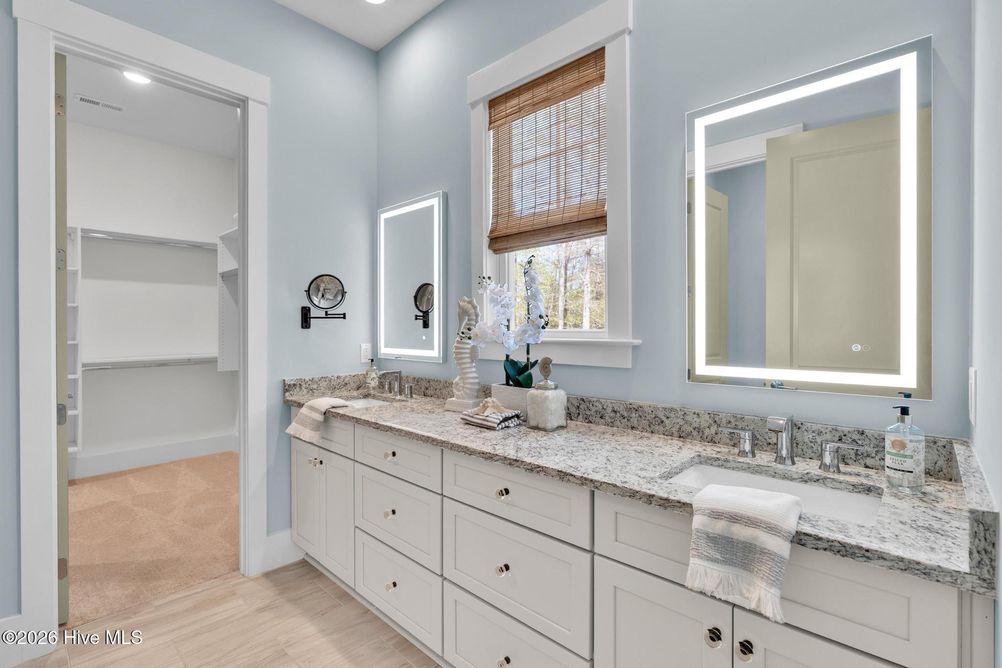 100564627 | Photo 35