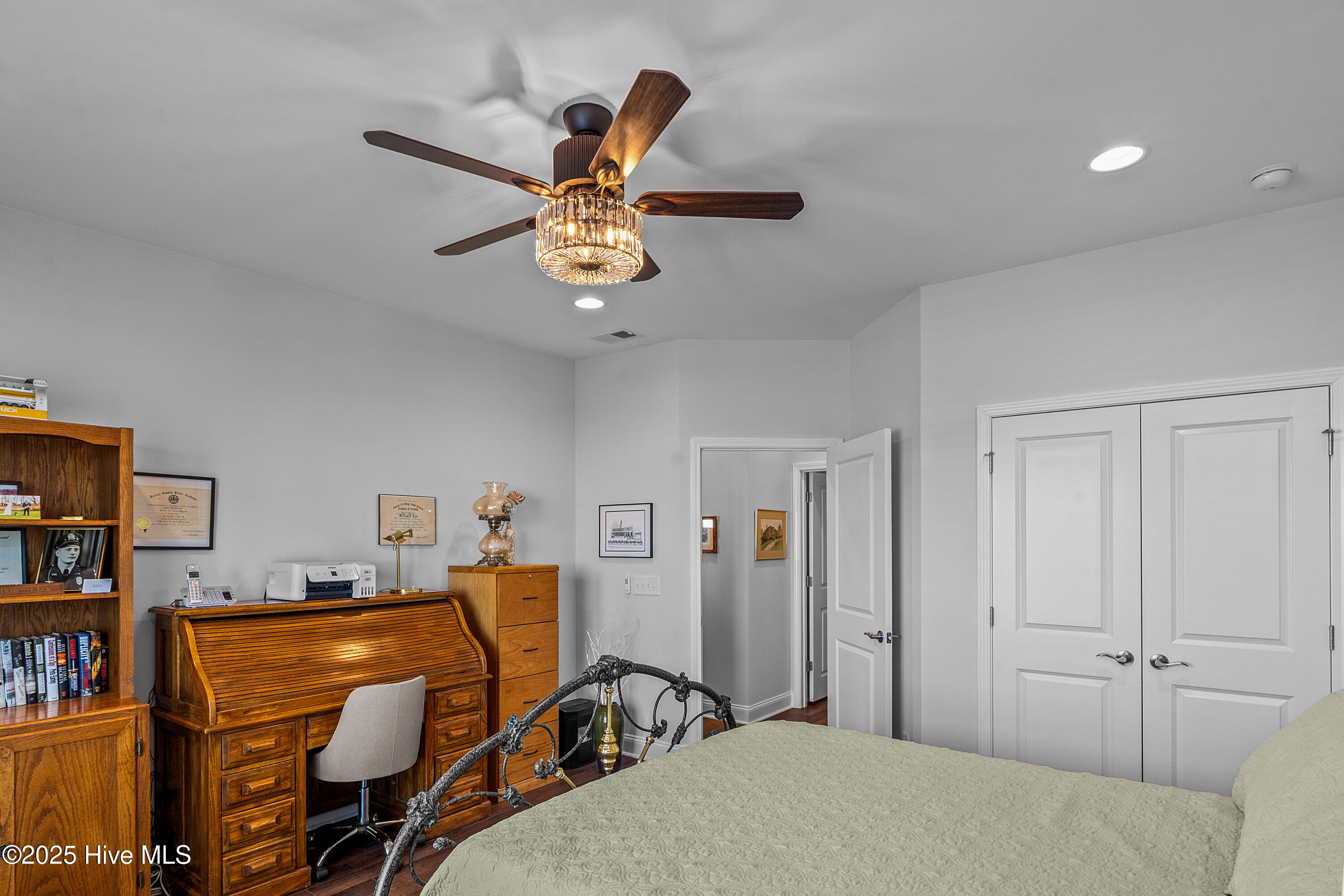 100502305 | Photo 31