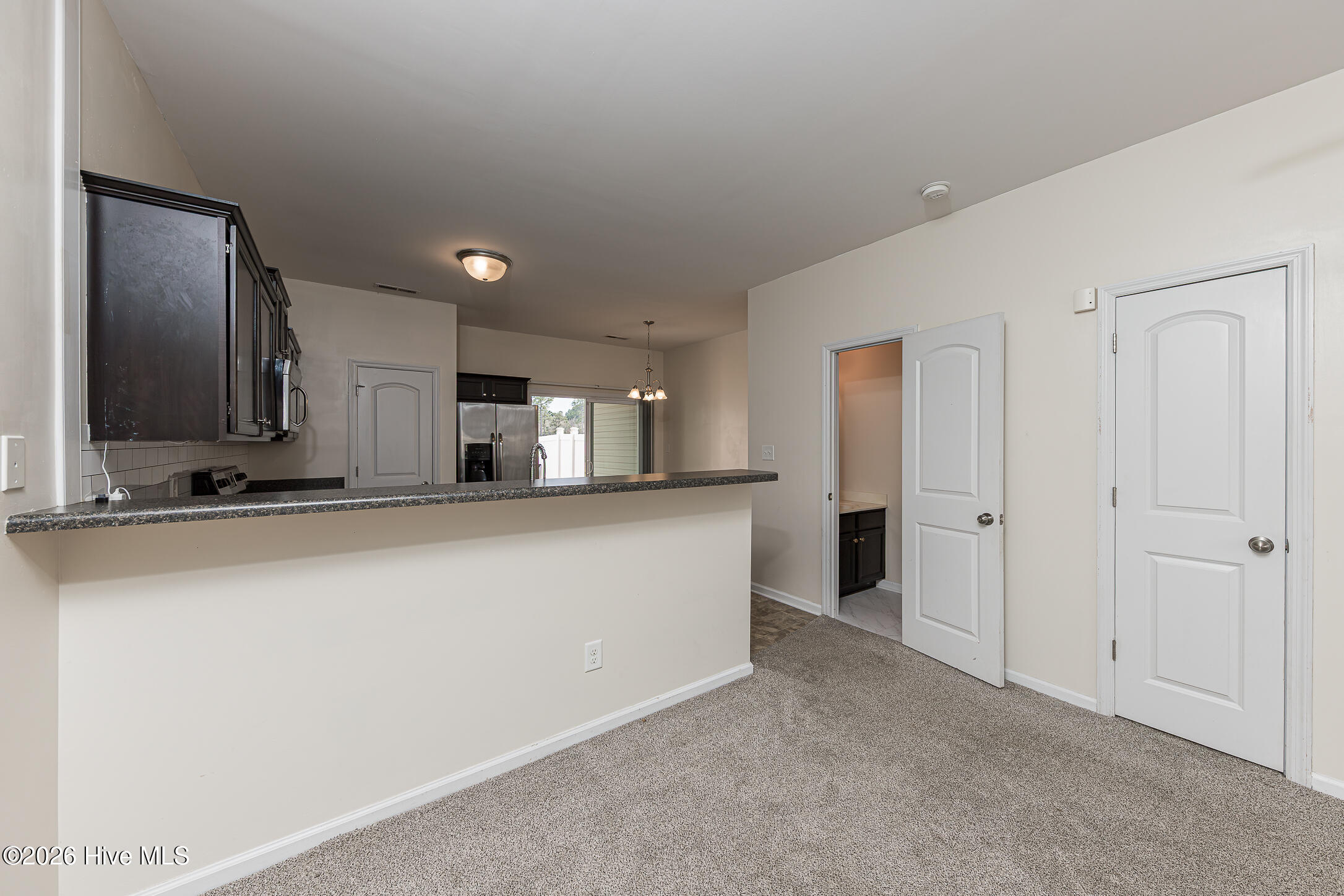 100562651 | Photo 11