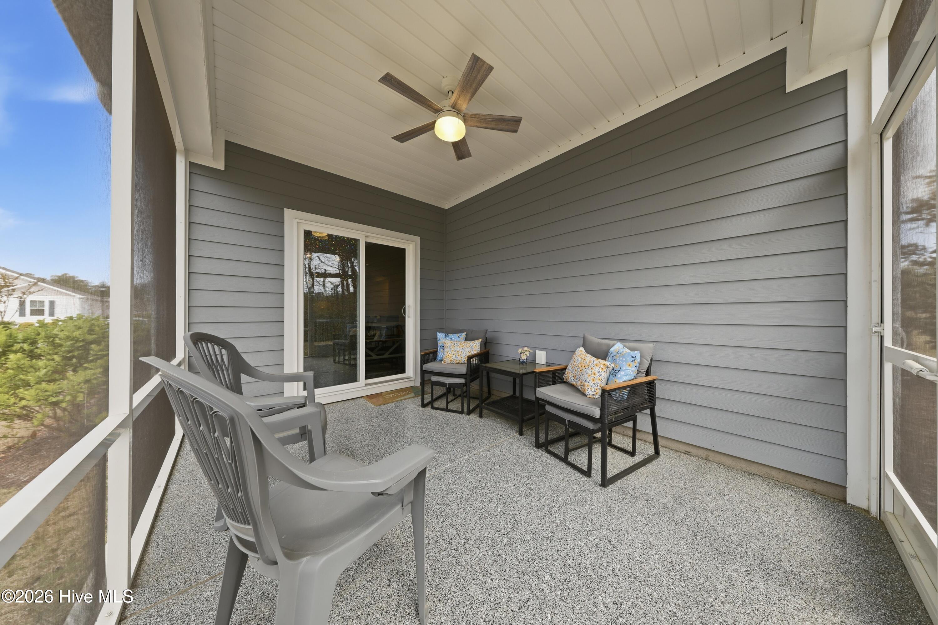 100564310 | Photo 24