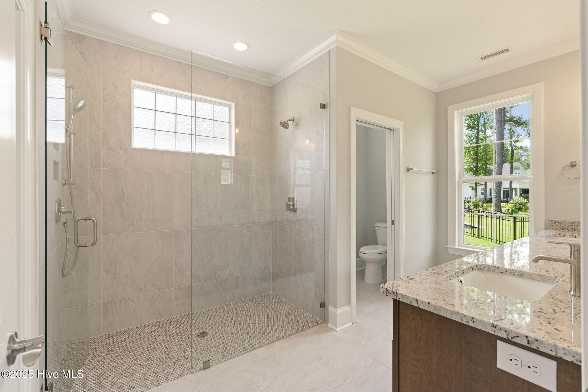 100530000 | Photo 37