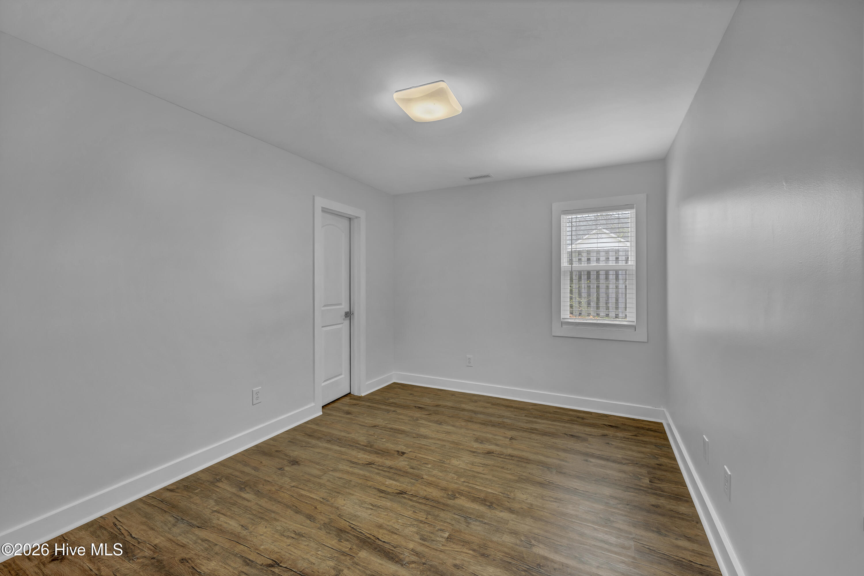 100555575 | Photo 16