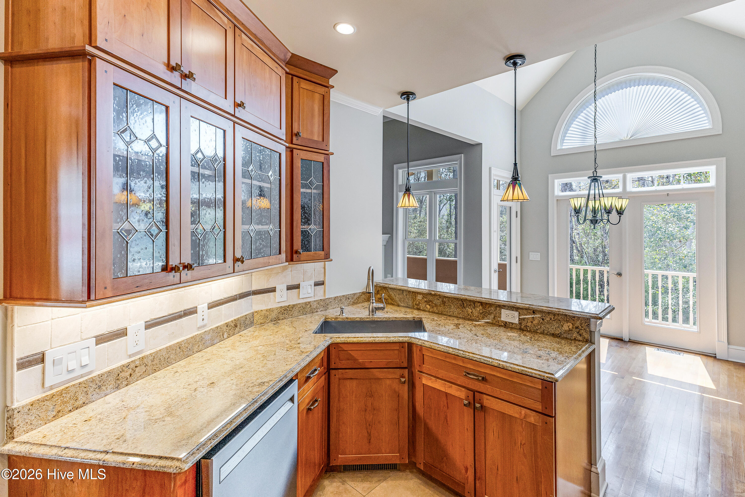 100563168 | Photo 17