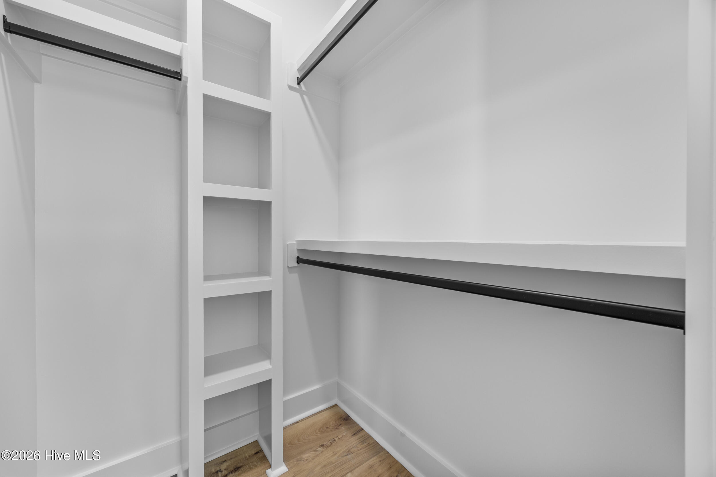 100567625 | Photo 28