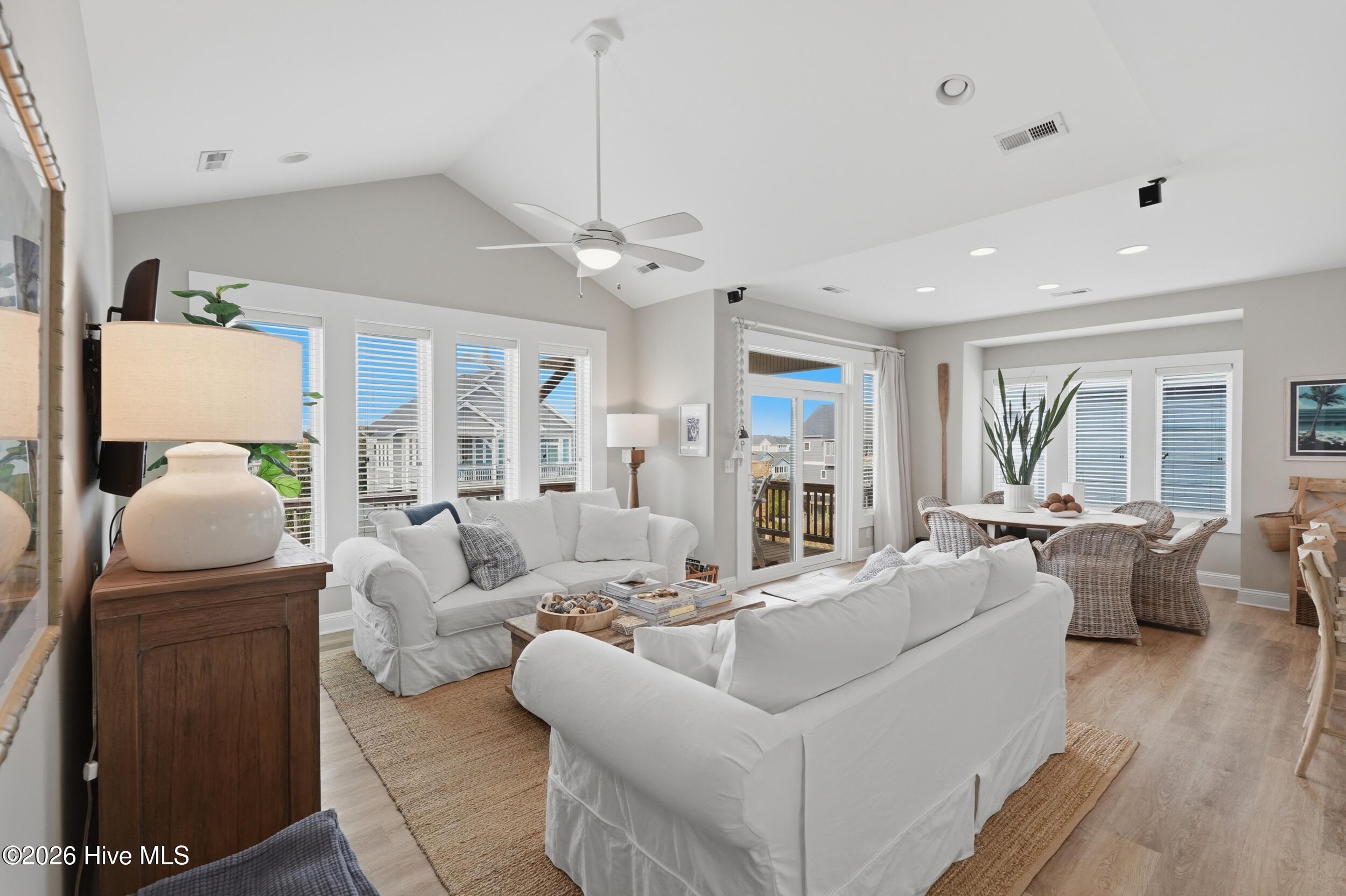 100562493 | Photo 20