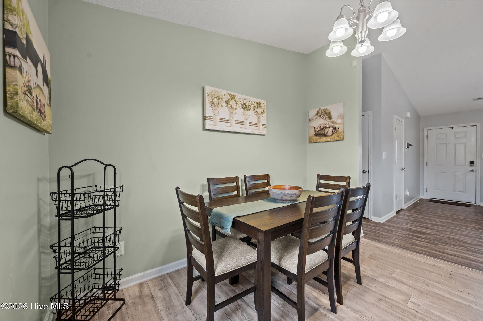 100547343 | Photo 14