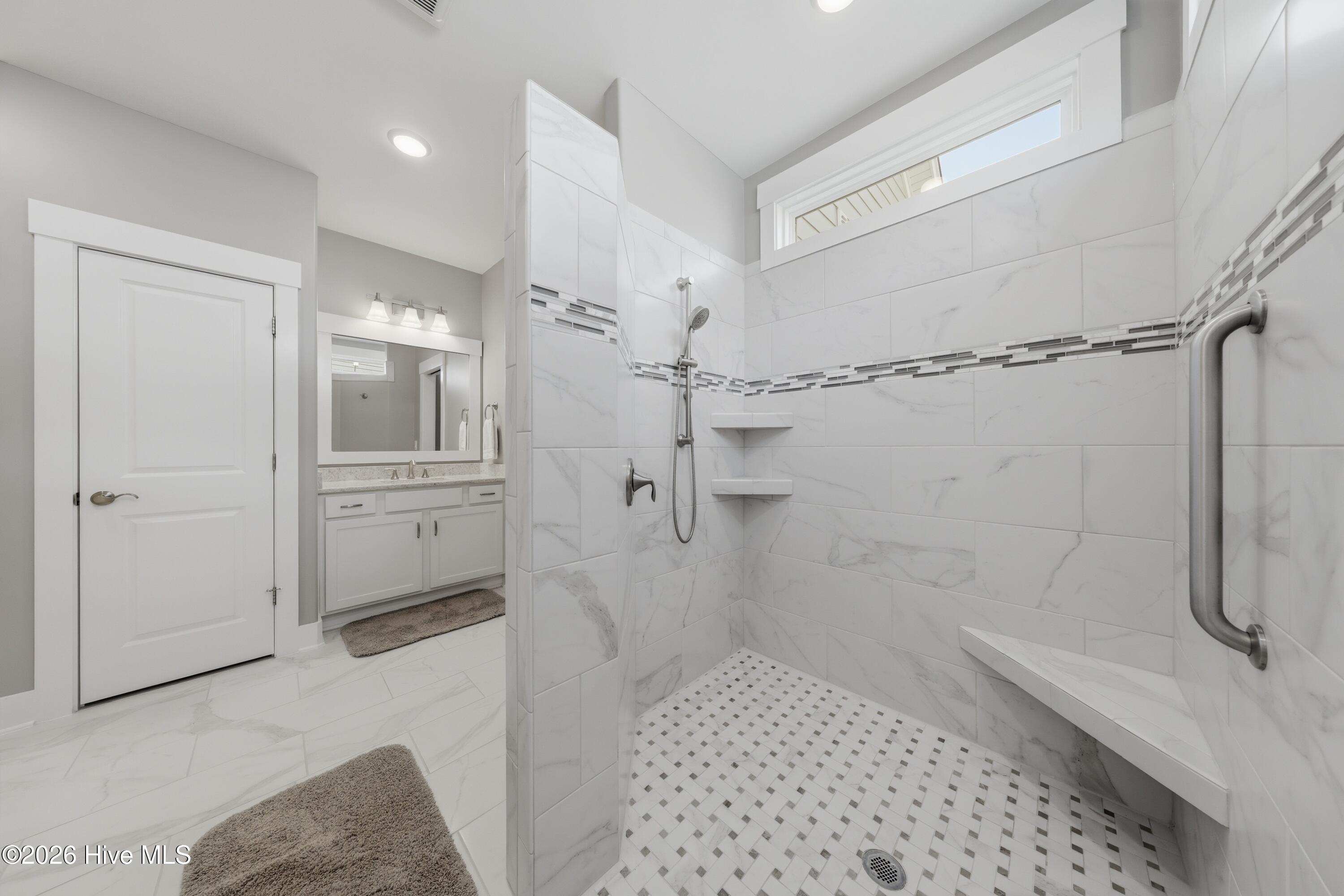 100569596 | Photo 26