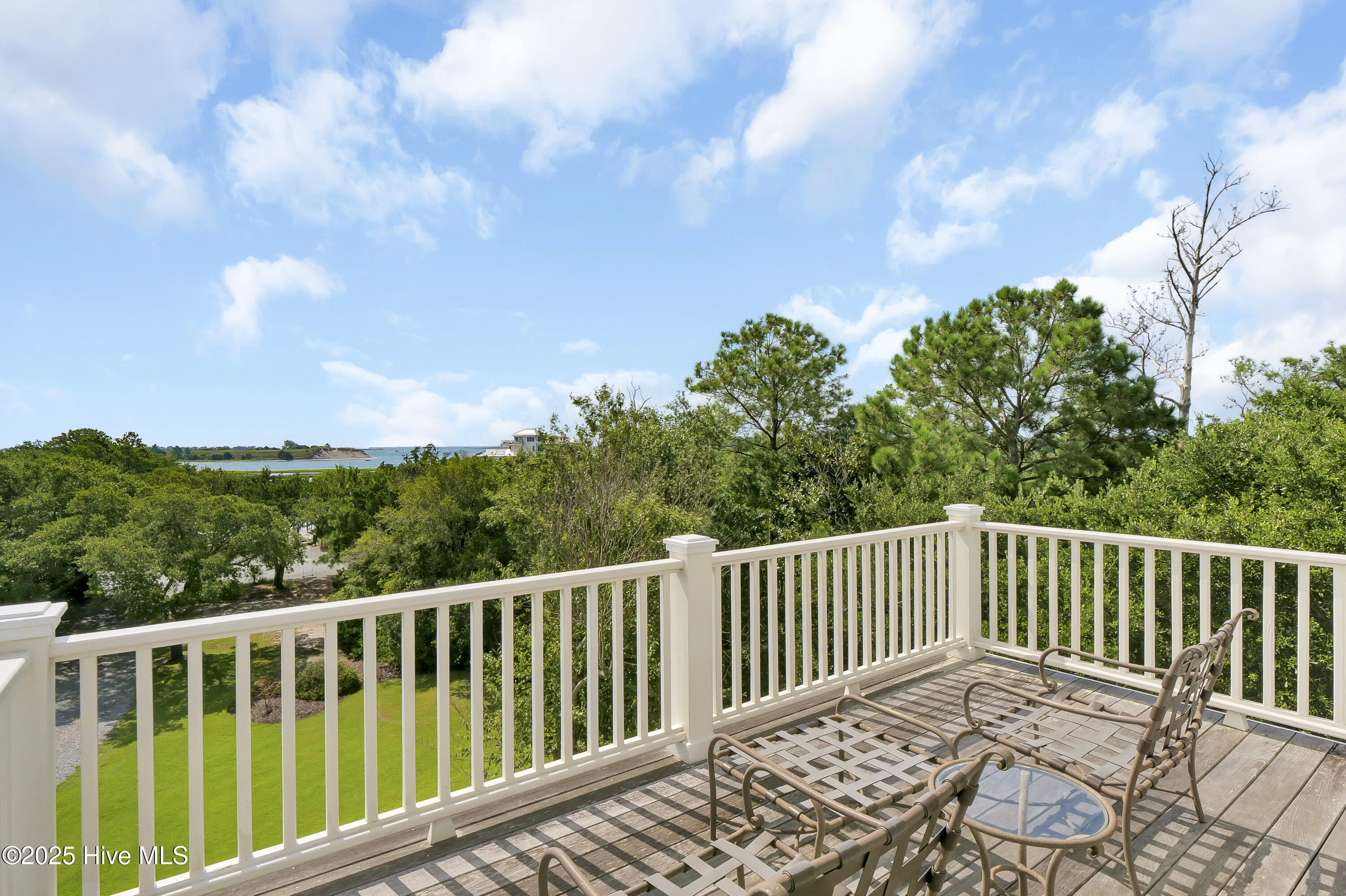 100528059 | Photo 43