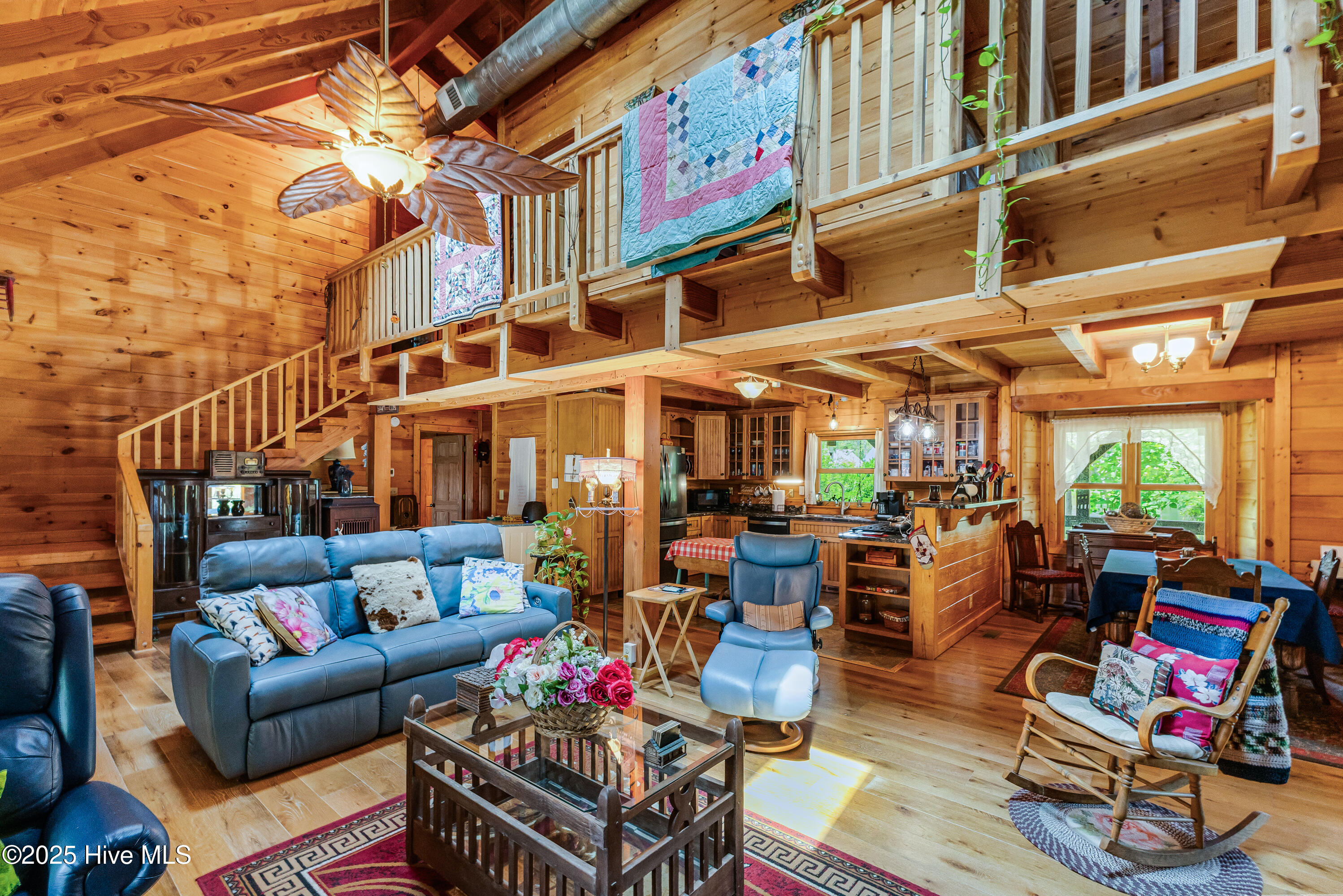 100512756 | Photo 11