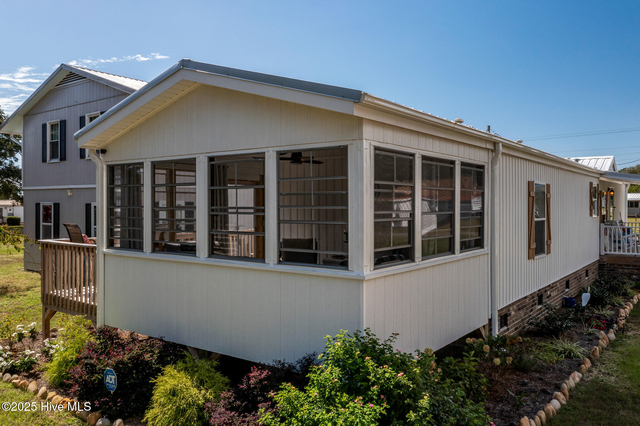 100535195 | Photo 34