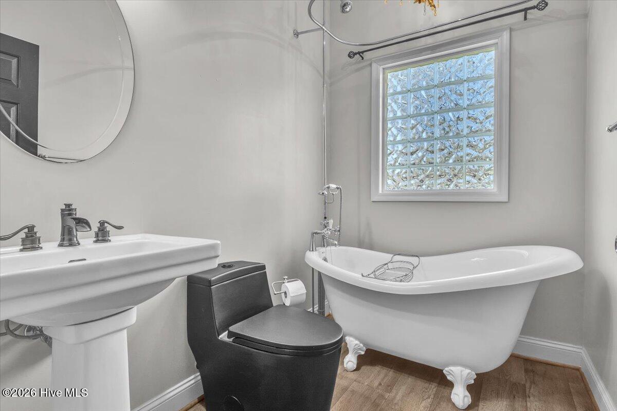 100561788 | Photo 40