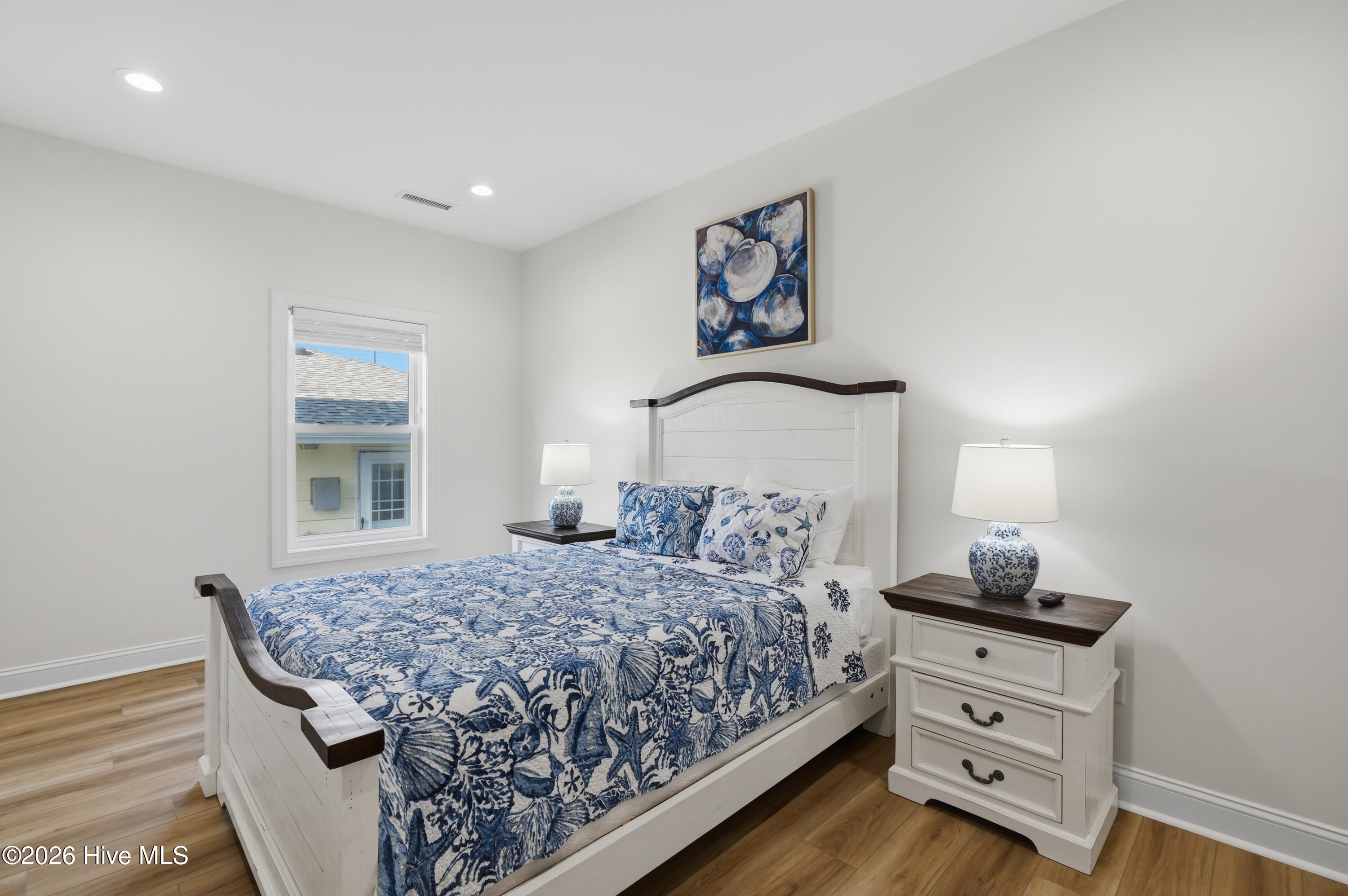 100561977 | Photo 29