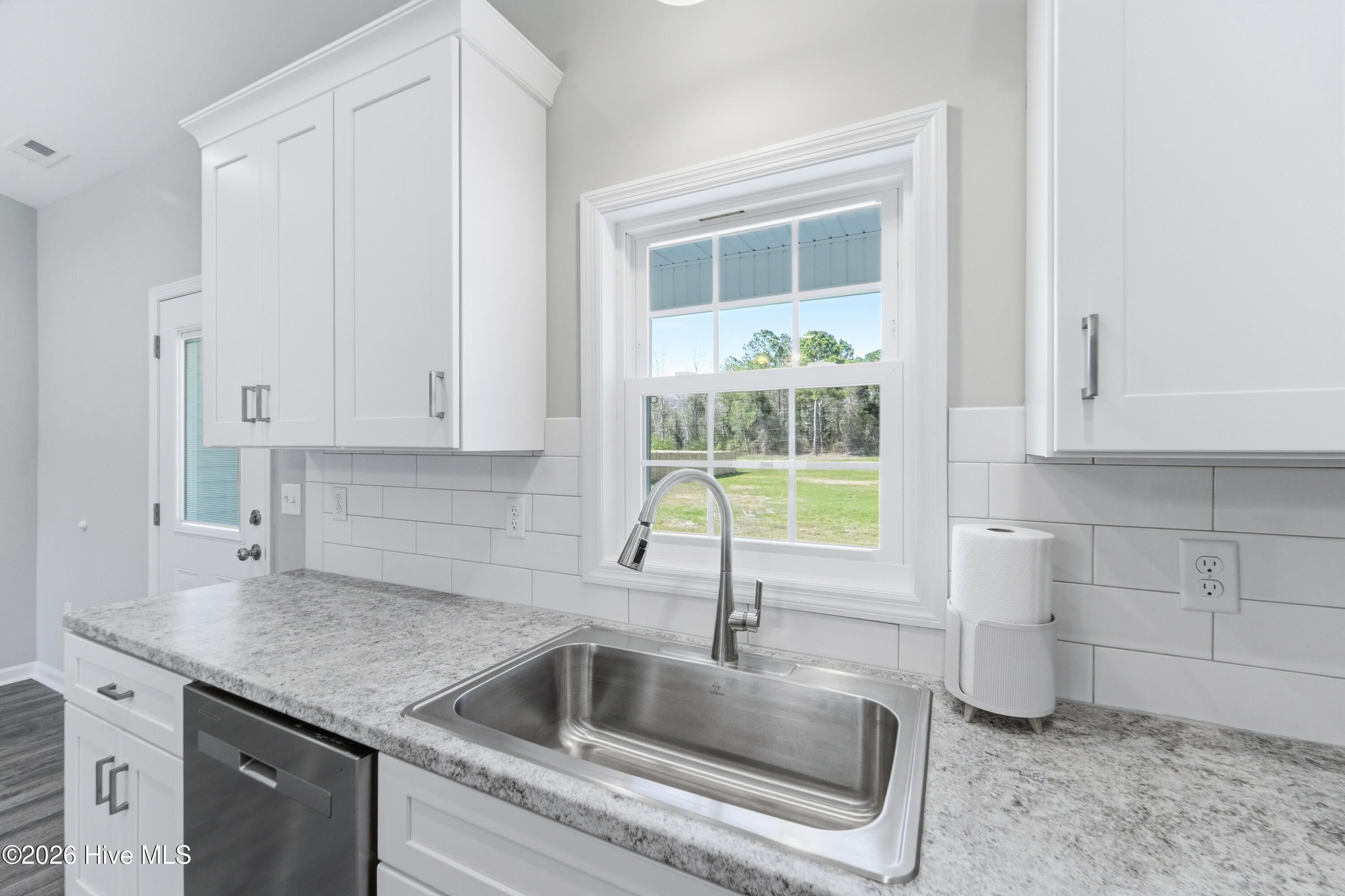 100562005 | Photo 17