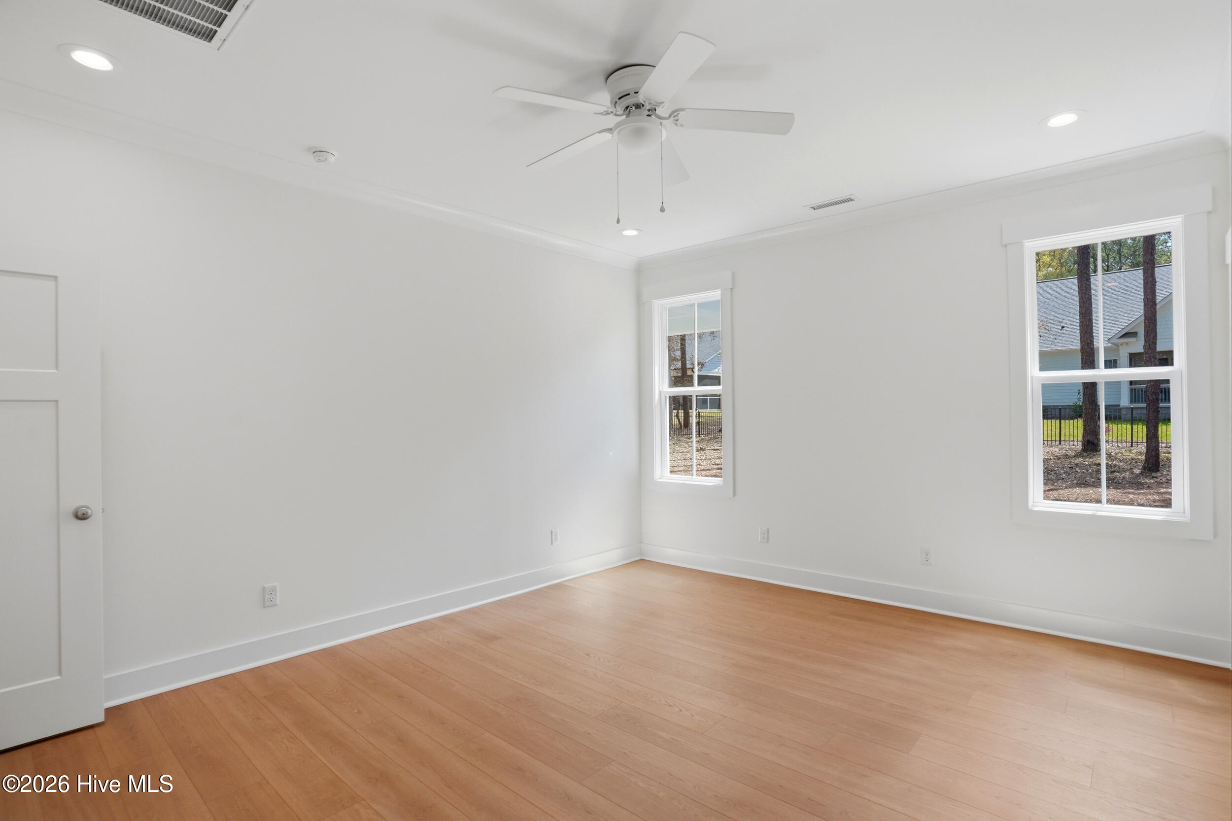 100556928 | Photo 25