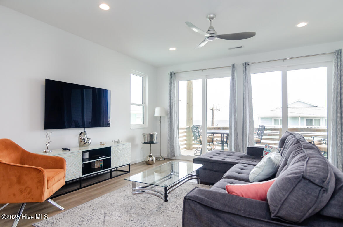 100549304 | Photo 19