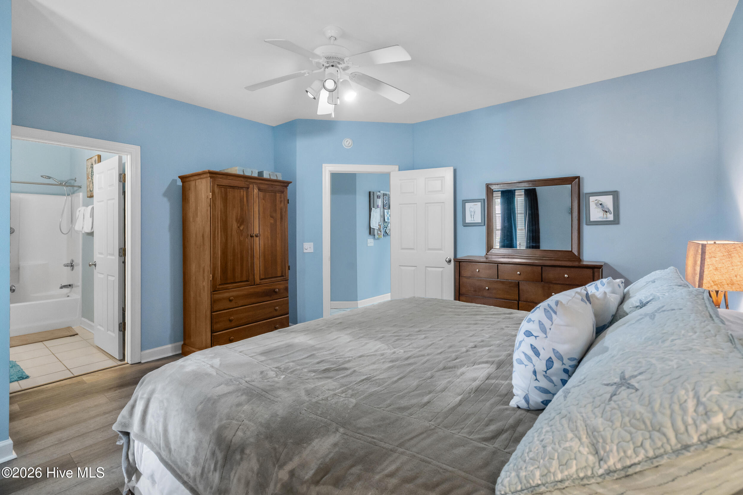 100563940 | Photo 32