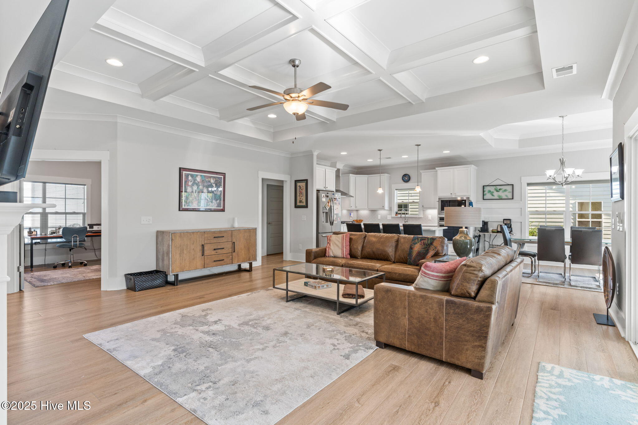 100534484 | Photo 26