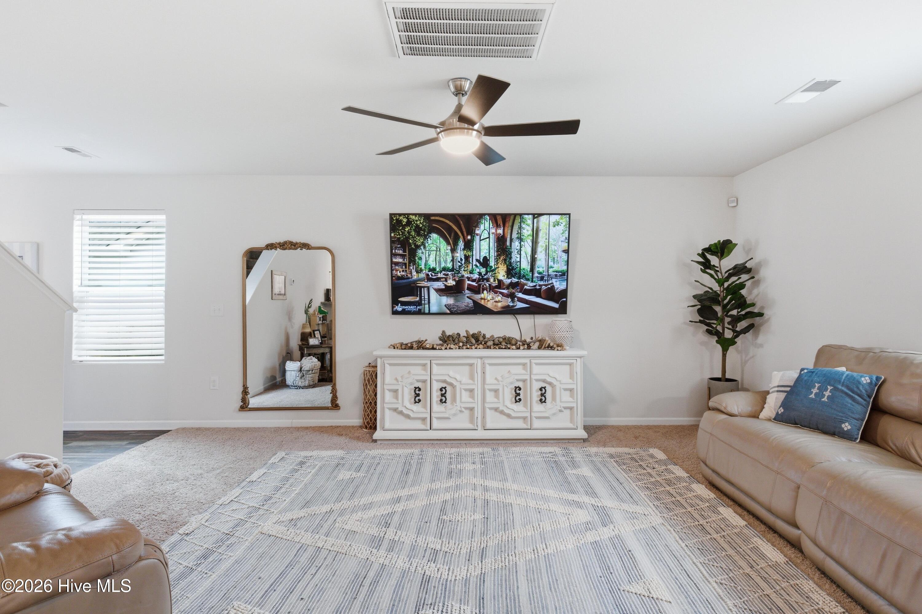 100558075 | Photo 12