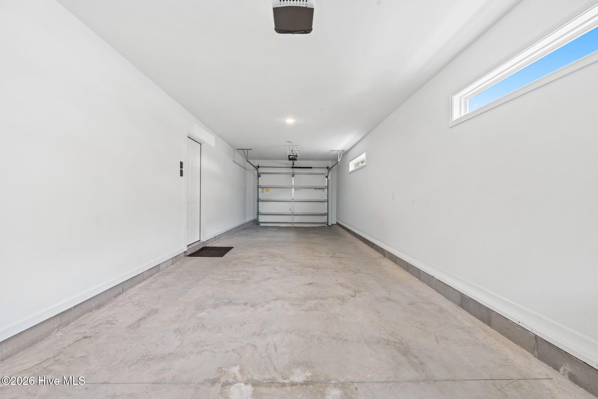 100564601 | Photo 35