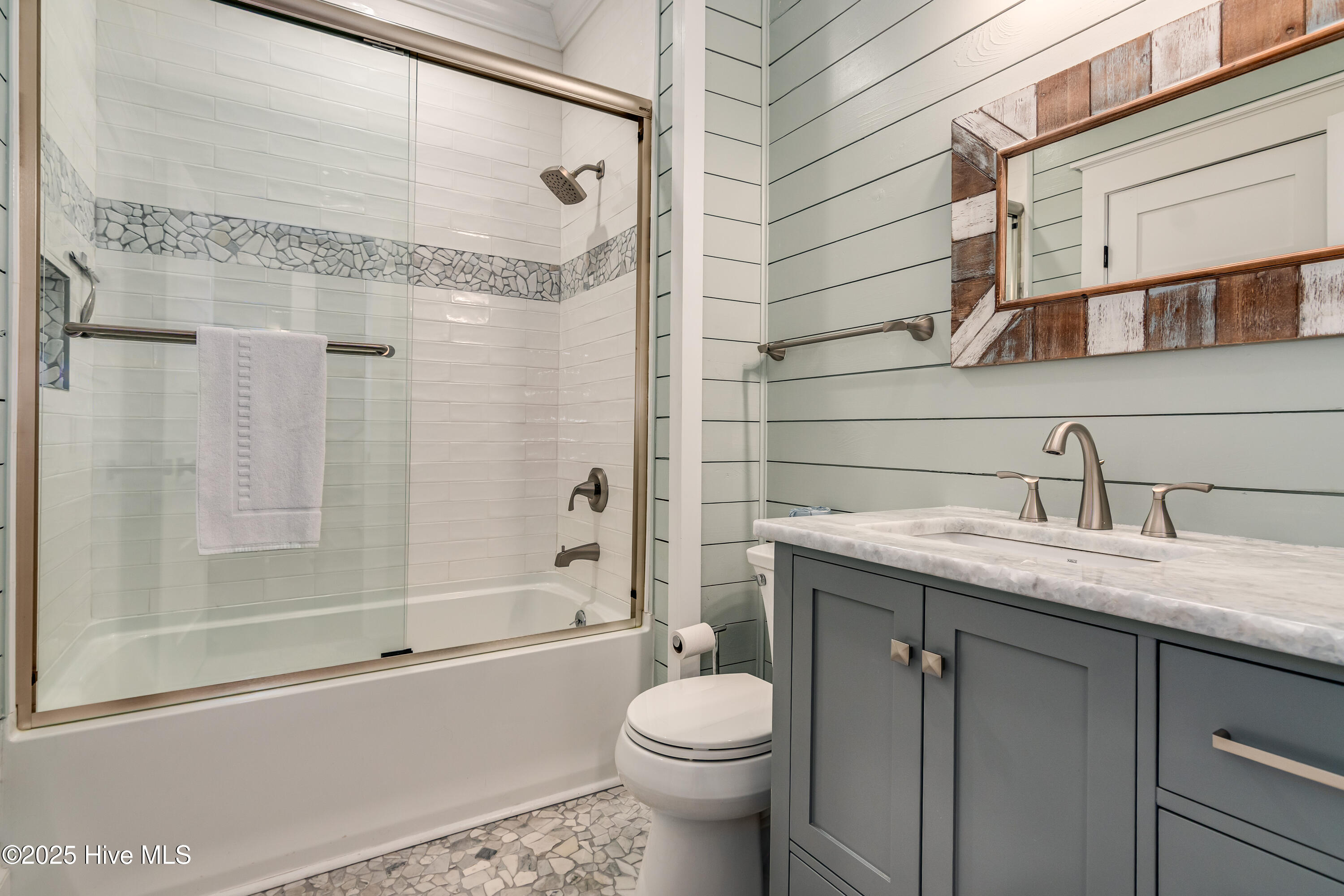 100530236 | Photo 33