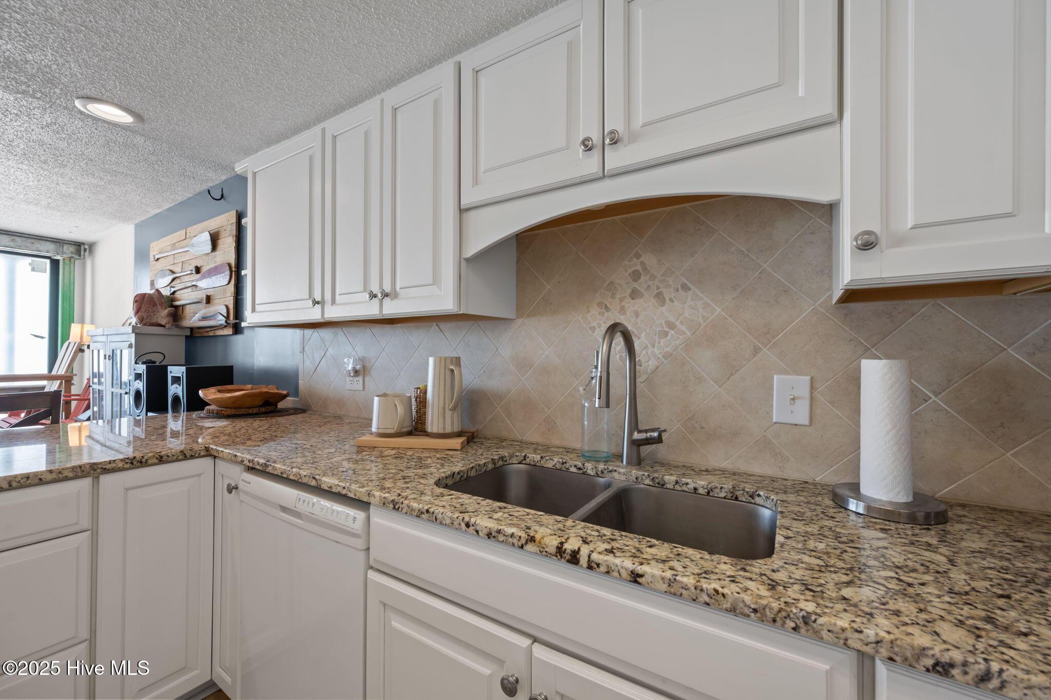 100538114 | Photo 16