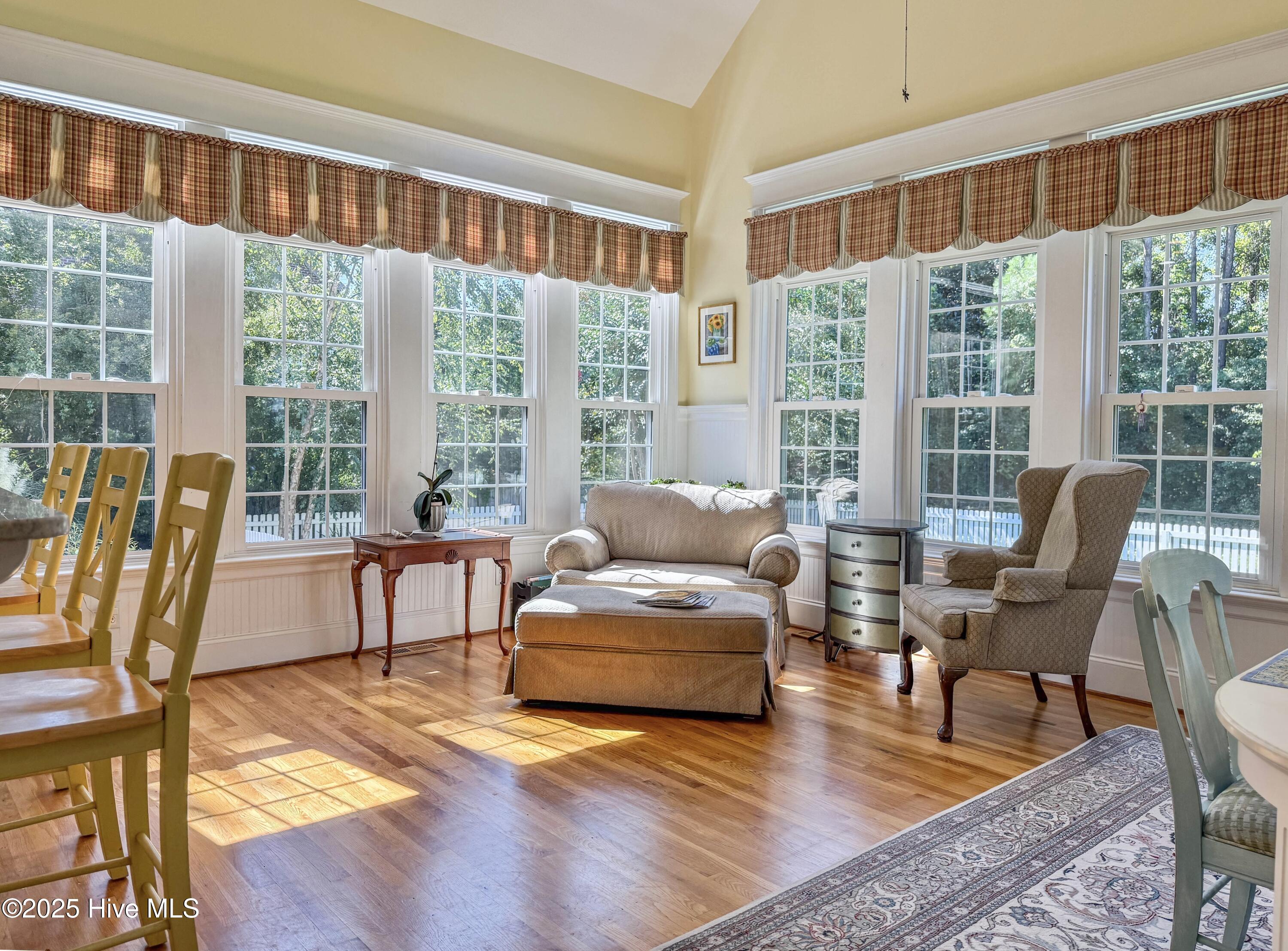 100530340 | Photo 18