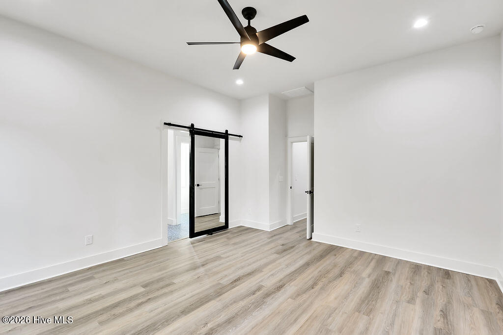 100550907 | Photo 23