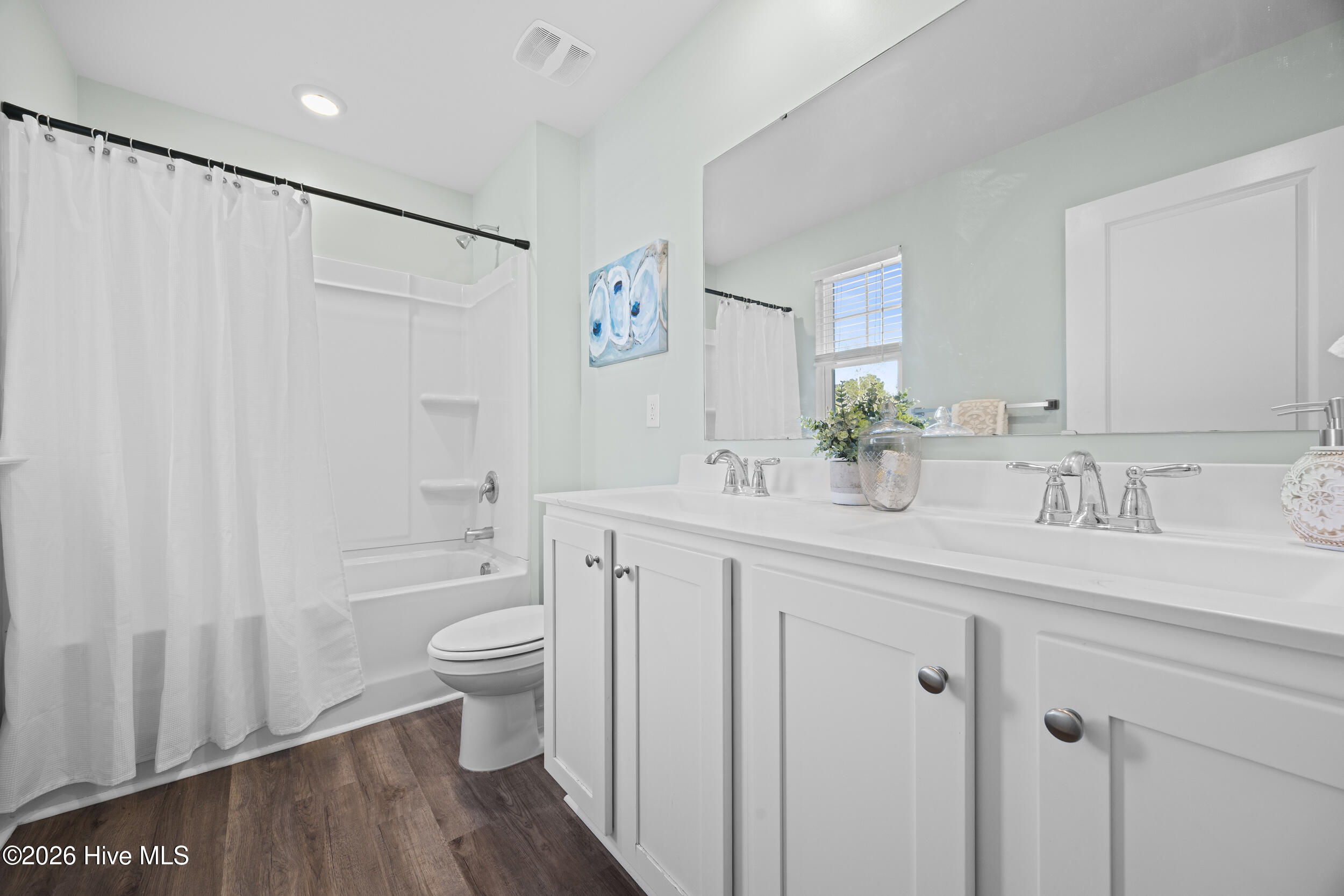 100561836 | Photo 32