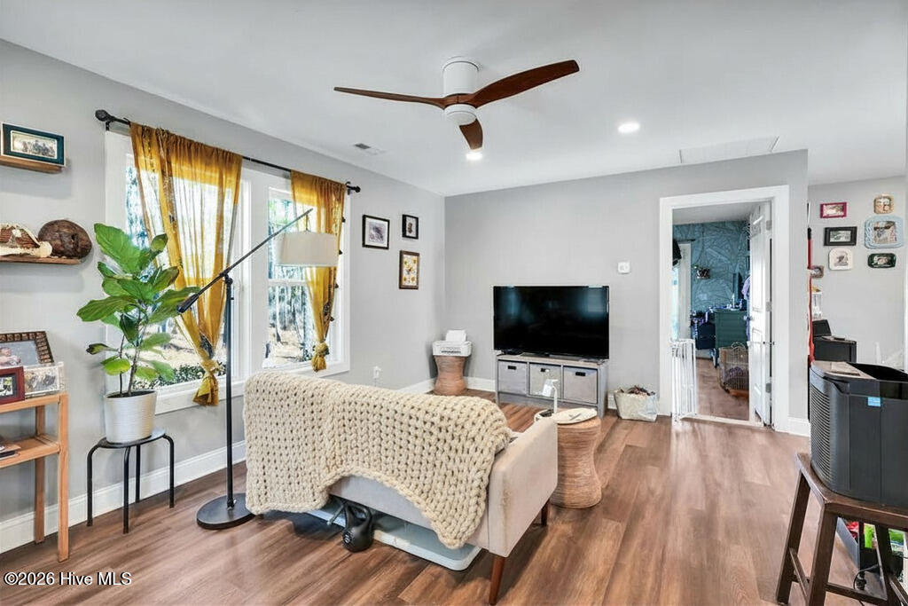 100560023 | Photo 42