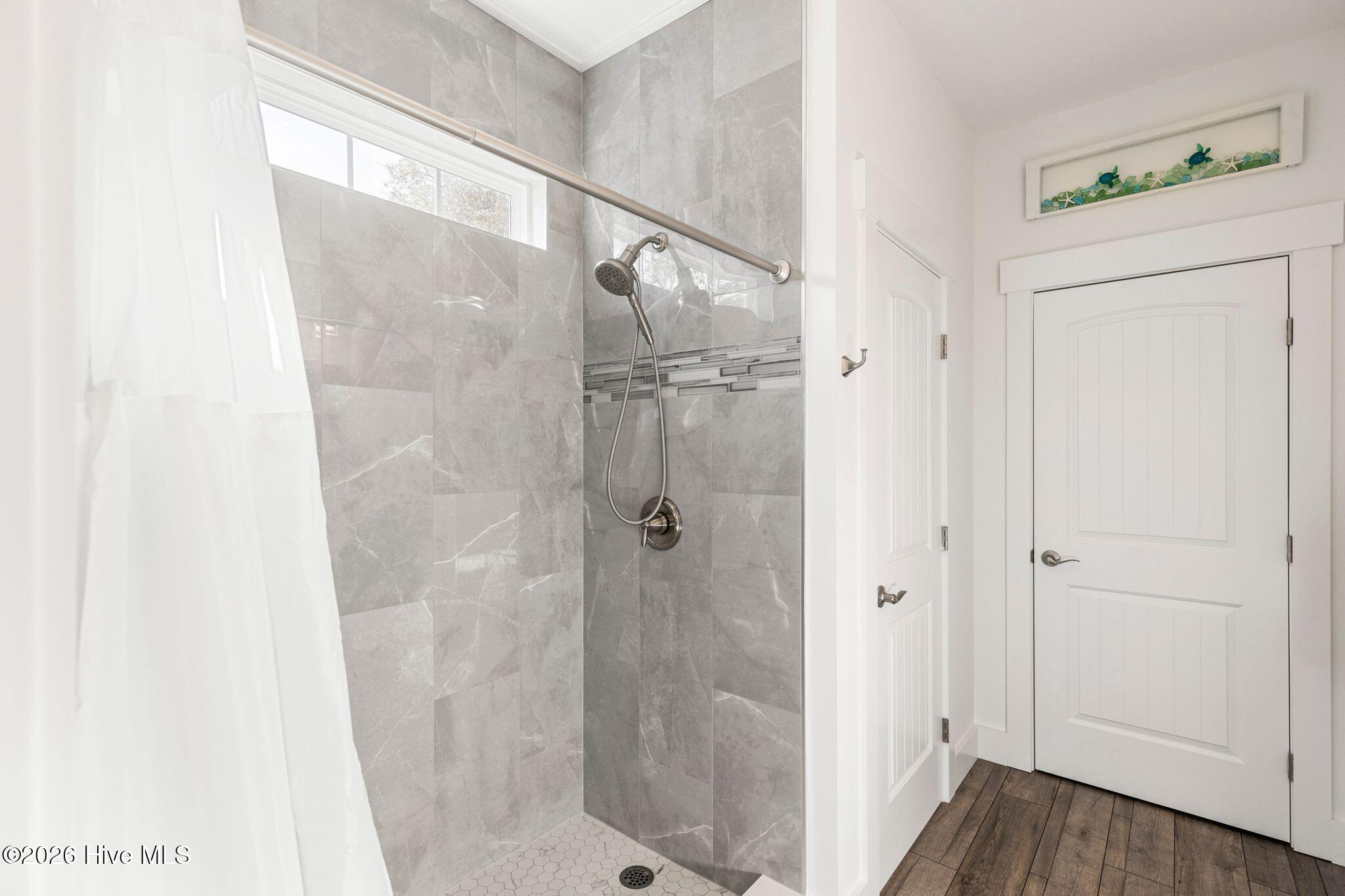 100551574 | Photo 36